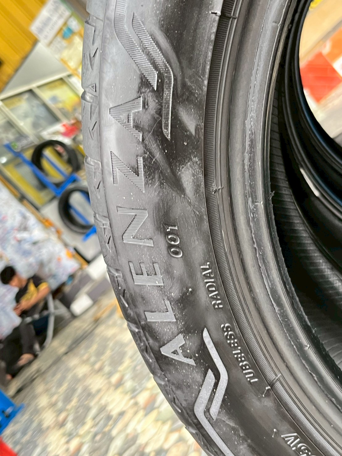 ยางมือสองBRIDGESTONE Alenza001 225/50R18 ยางปี23 สภาพสวยพร้อมใช้งาน