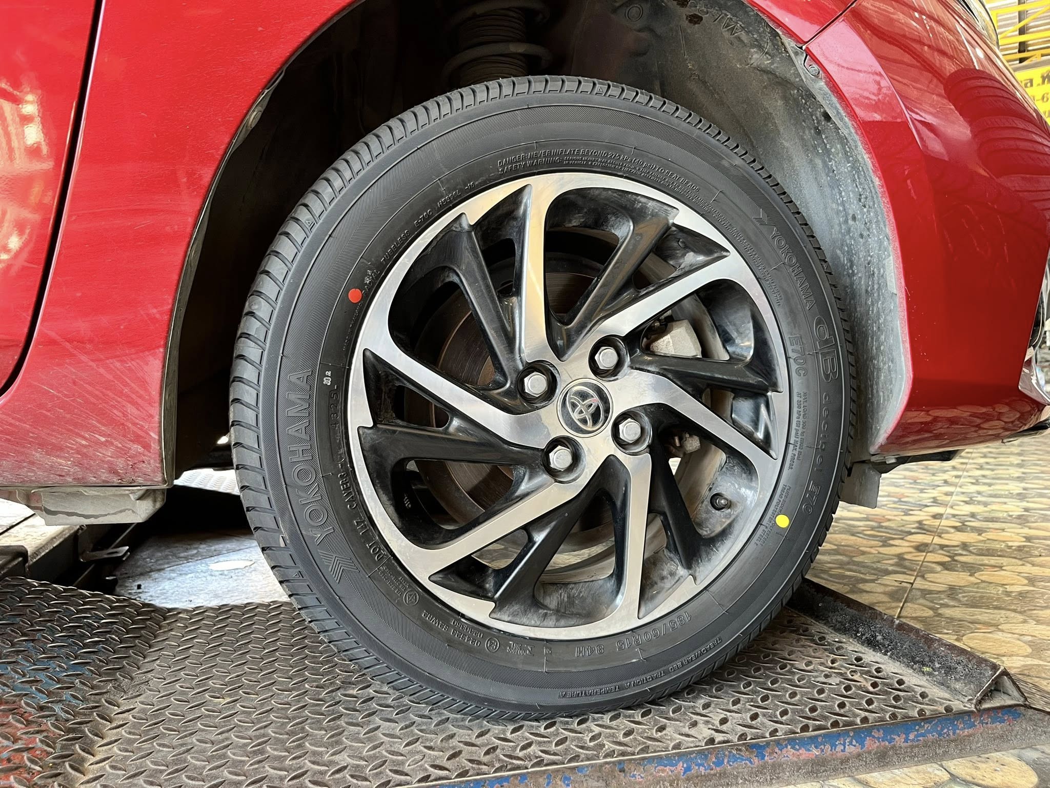 TOYOTA_YARIS🚘เปลี่ยนยาง 🛞🐘#YOKOHAMA_E70_185/60R15