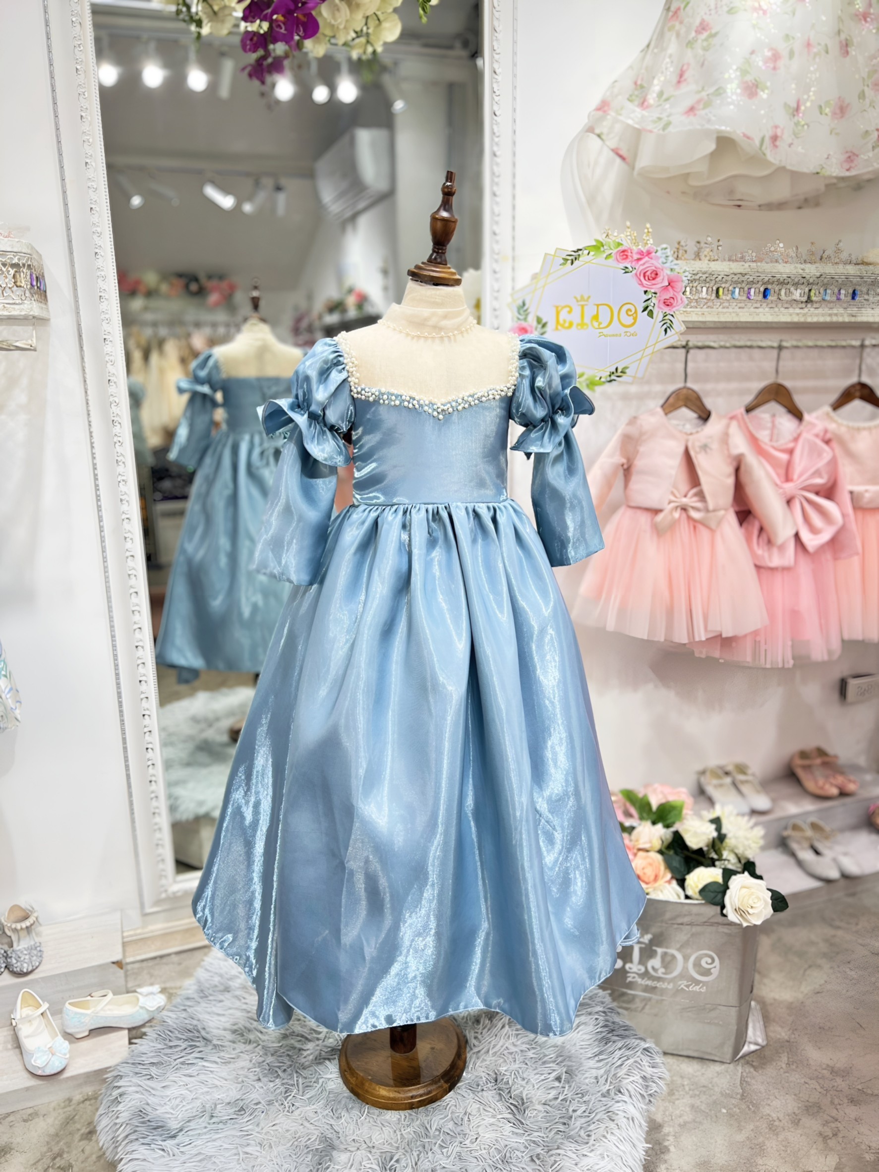 ชุดราตรีเด็ก(หน้าร้านอยู่รัชดา ลองได้ถ่ายรูปจากชุดจริง)W18517 สีฟ้า แขนตุ๊กตายาว กระโปรงยาว