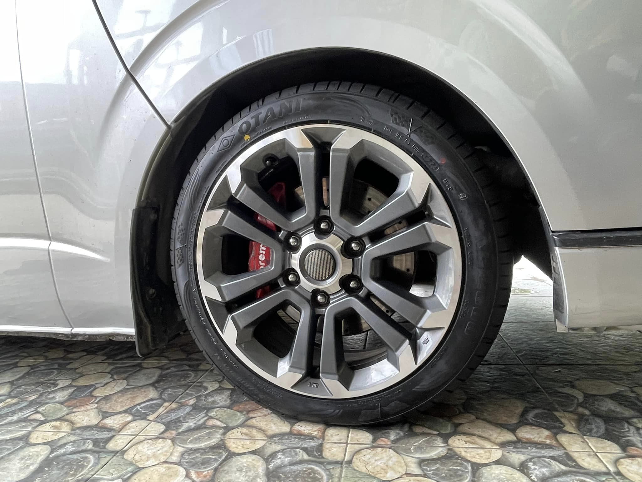 🚘 #TOYOTA_COMMUTER เปลี่ยนยาง #OTANI #KC2000 225/45R18🔥 🔥🔥 #บริการตั้งศูนย์✔️