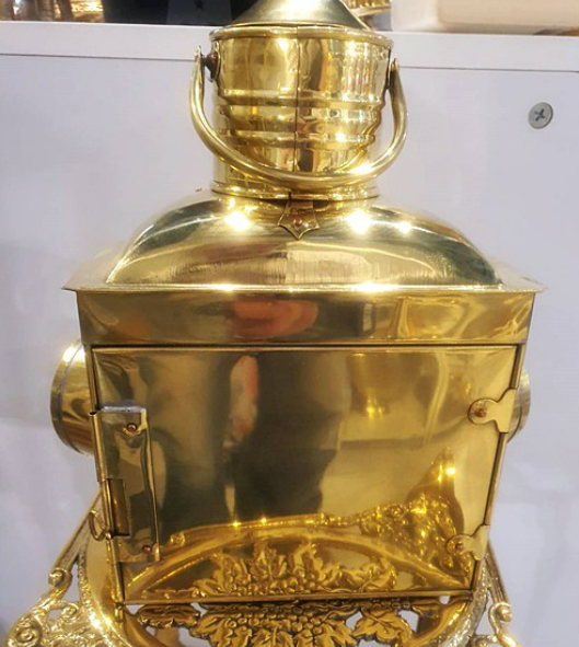 ตะกียงทองเหลืองสามตาซีก ตะเกียงแขวนติดผนัง
