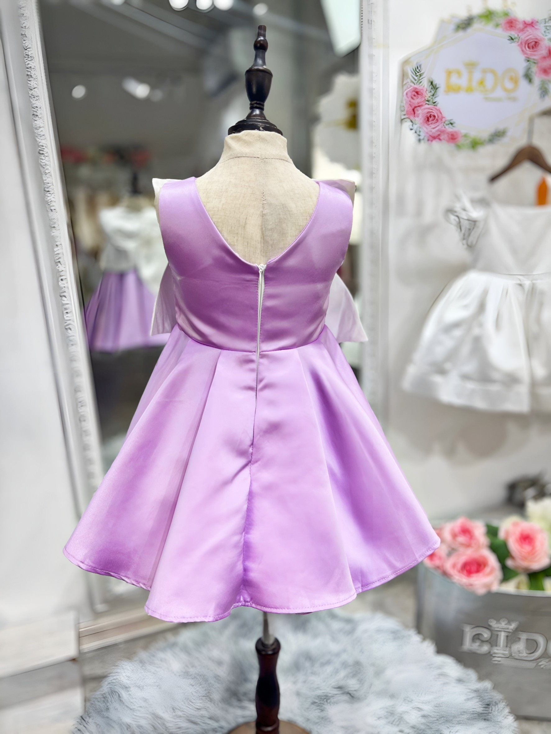 ชุดราตรีเด็ก(หน้าร้านอยู่รัชดา ลองได้ถ่ายรูปจากชุดจริง)W18673 สีม่วง ชุดดอกไม้ขาวใหญ่ทูโทนกระโปรงจีบม่วง สวยๆเก๋ๆ