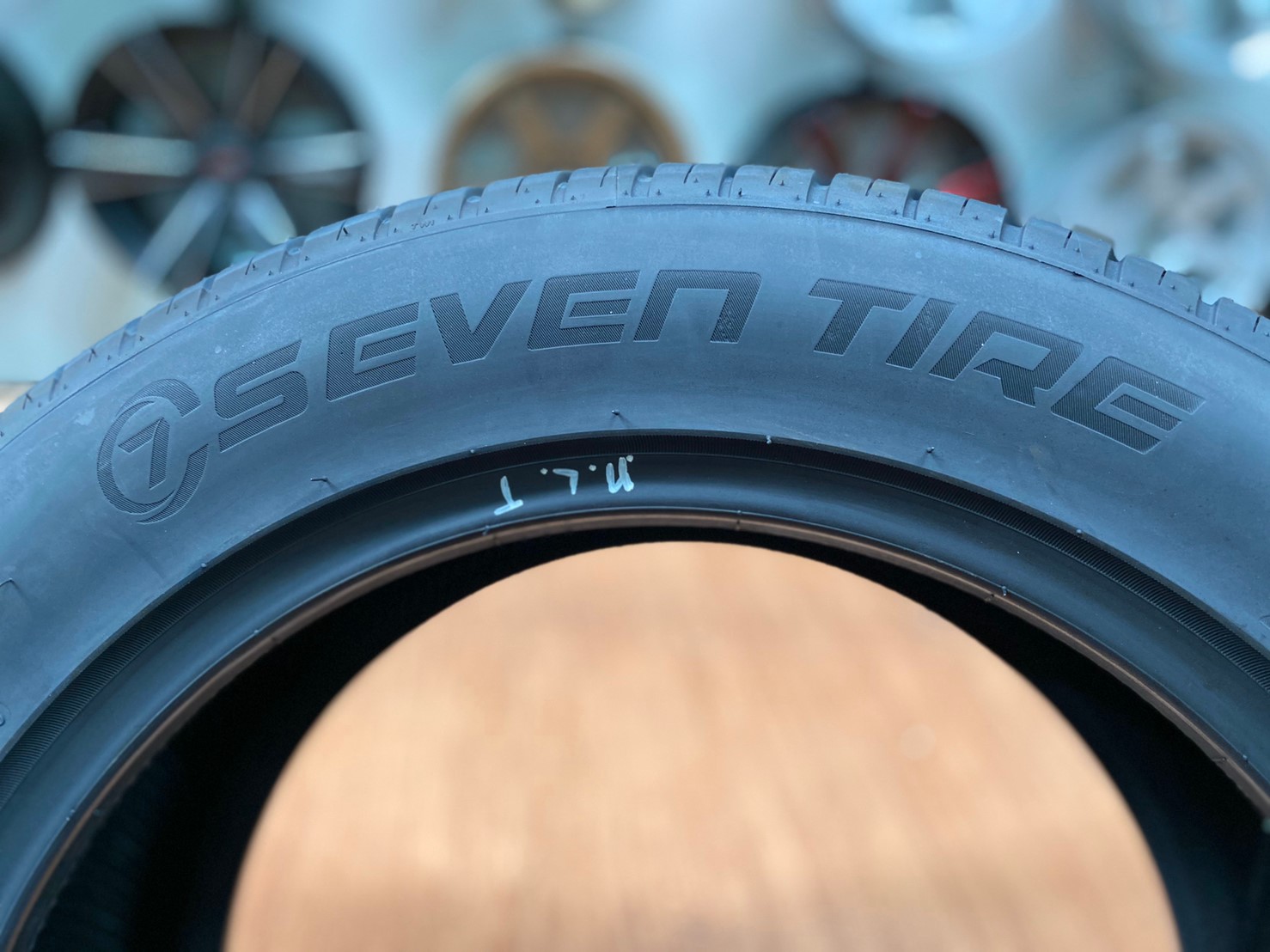 ยางลายซิ่ง Seven Tire 255/50R18 ยางลายนิตโต๊ะ ยางใหม่ปี2020 ยางนุ่มหนึบ