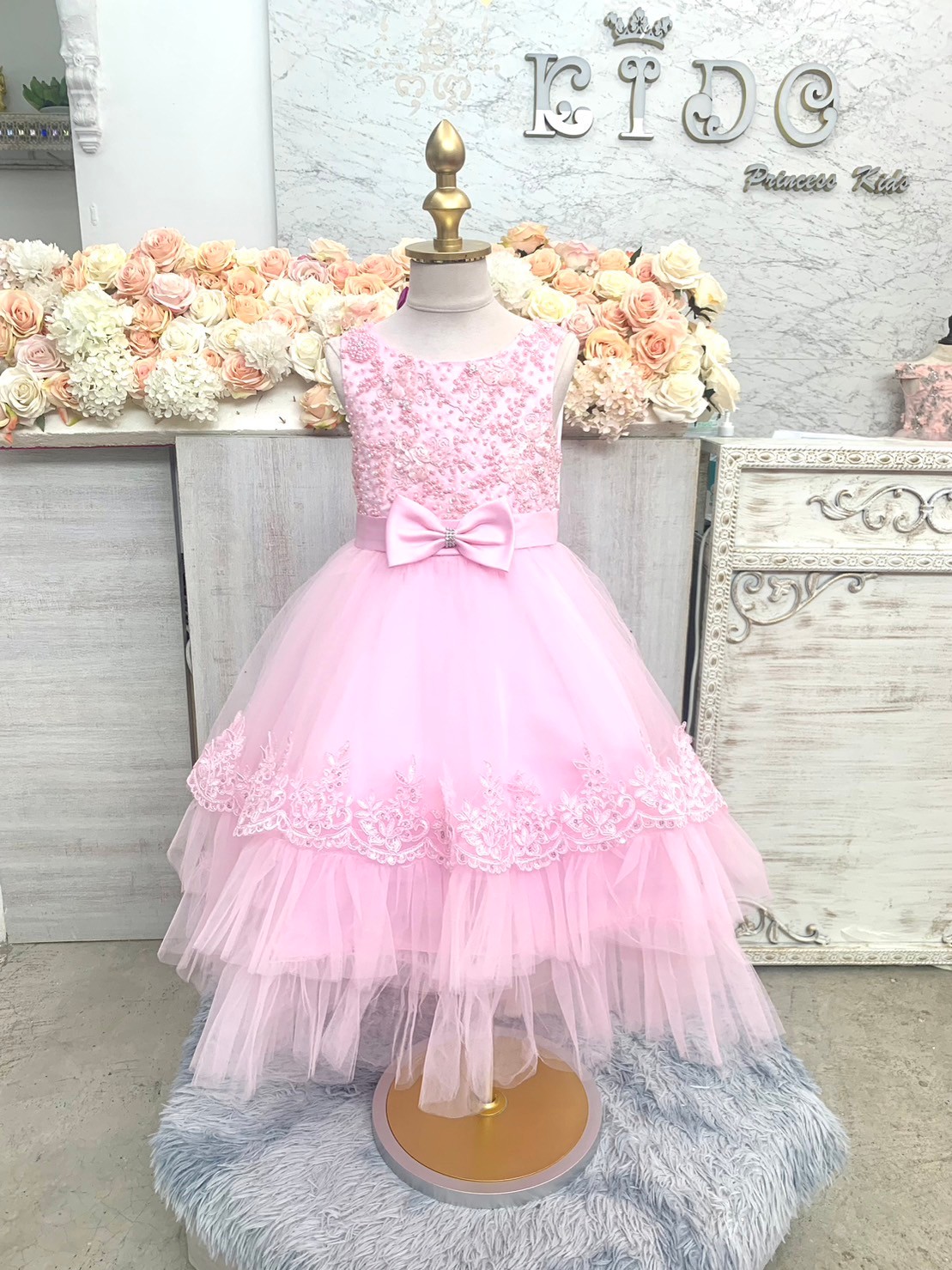 ชุดราตรีเด็ก(หน้าร้านอยู่รัชดา ลองได้ถ่ายรูปจากชุดจริง)B267สีชมพู เสื้อประดับมุกติดโบว์ที่เอว สวยหวาน