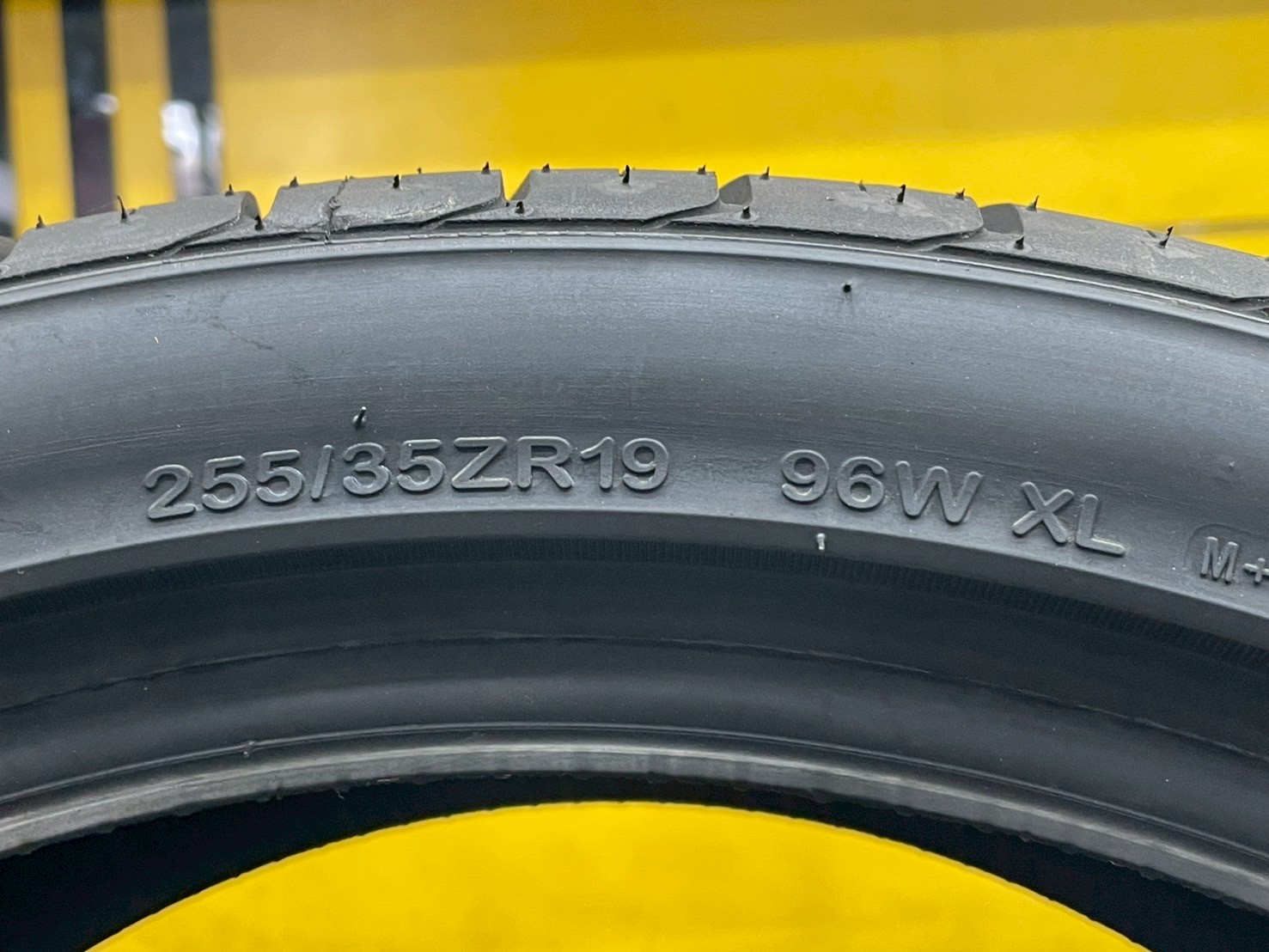 ยาง SAILUN Atrezzo SVA1 ขนาด 255/35R19 ยางใหม่ปี2025