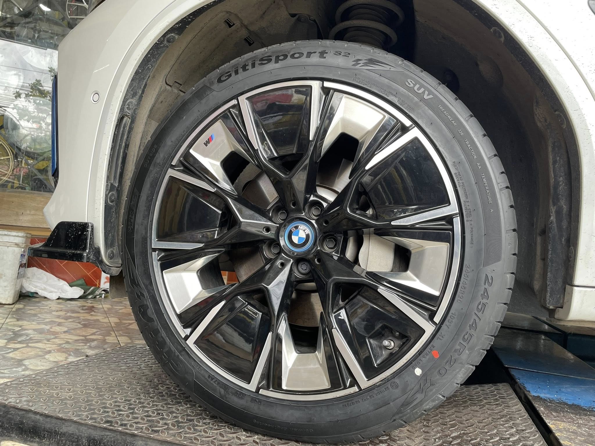 BMW_iX3🚘🛞🐘#GITI_SportS2_245/45R20 🛞 #GITI_SportS2_275/40R20