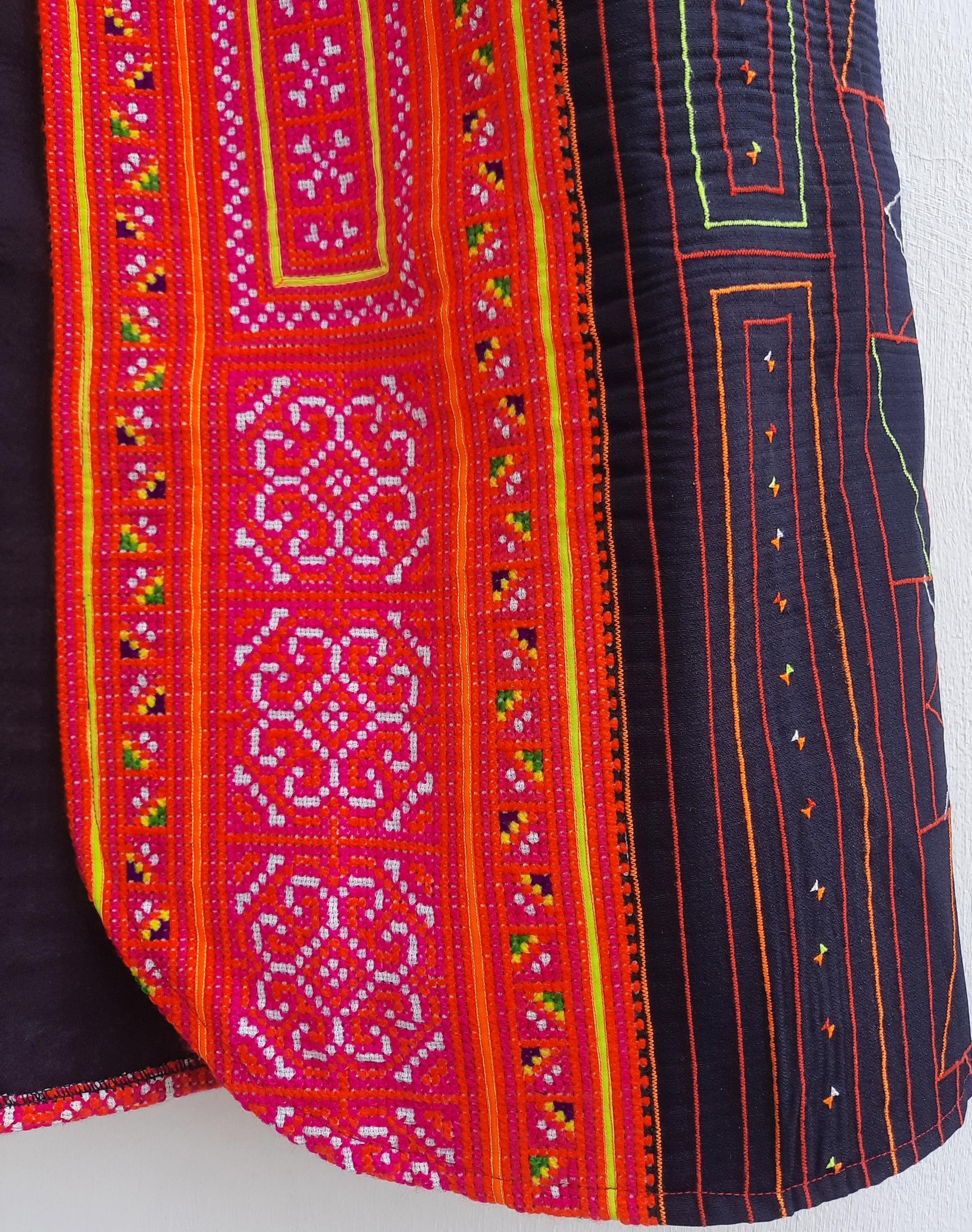 เสื้อคลุมผ้าปักมือชาวเขาโทนชมพู-ส้ม