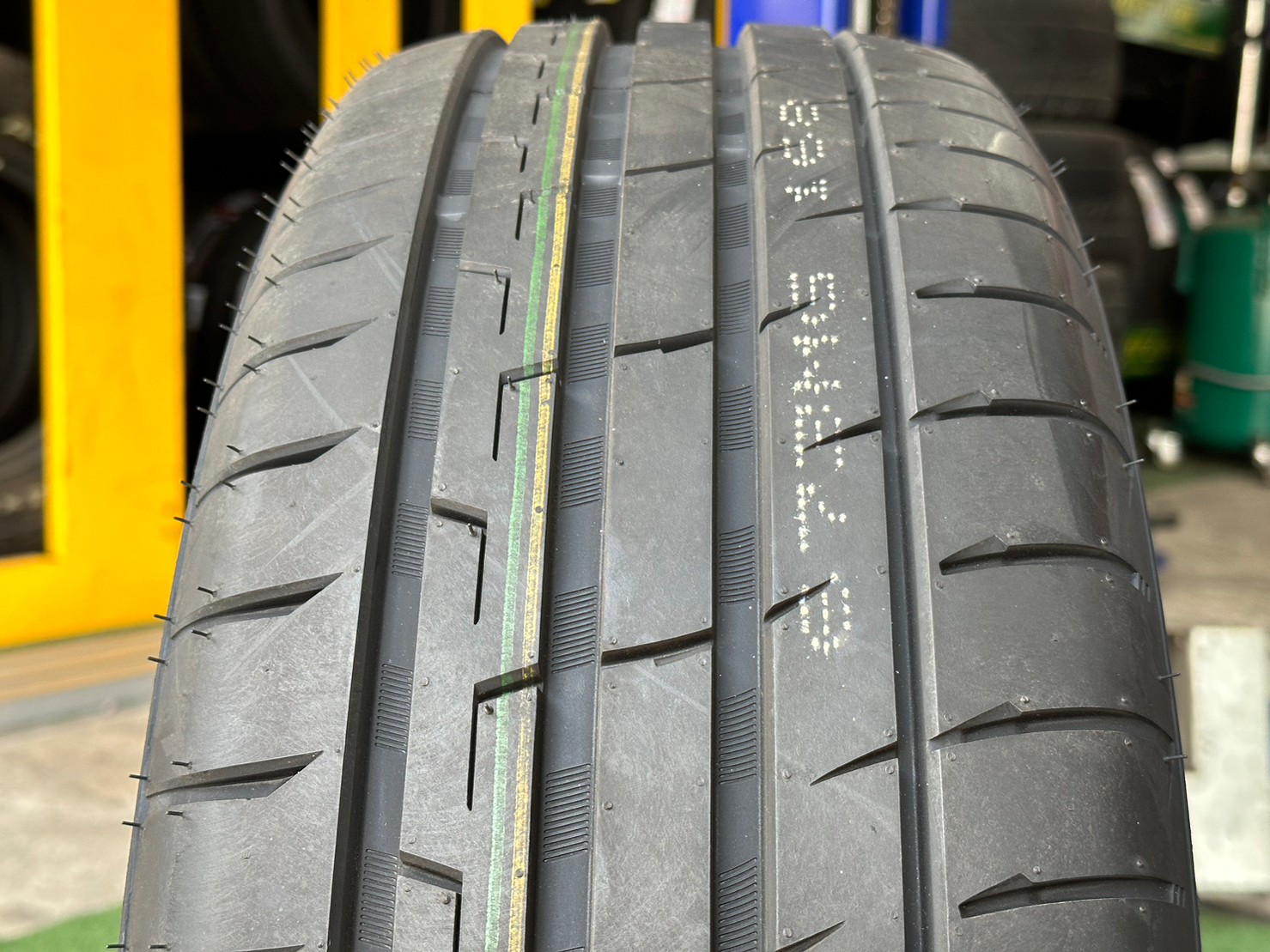 OTANI KC1000 225/55R17 ยางใหม่ปี2023 ราคาพิเศษพร้อมติดตั้งฟรี สามารถสอบถามเพิ่มเติมได้ค่ะ