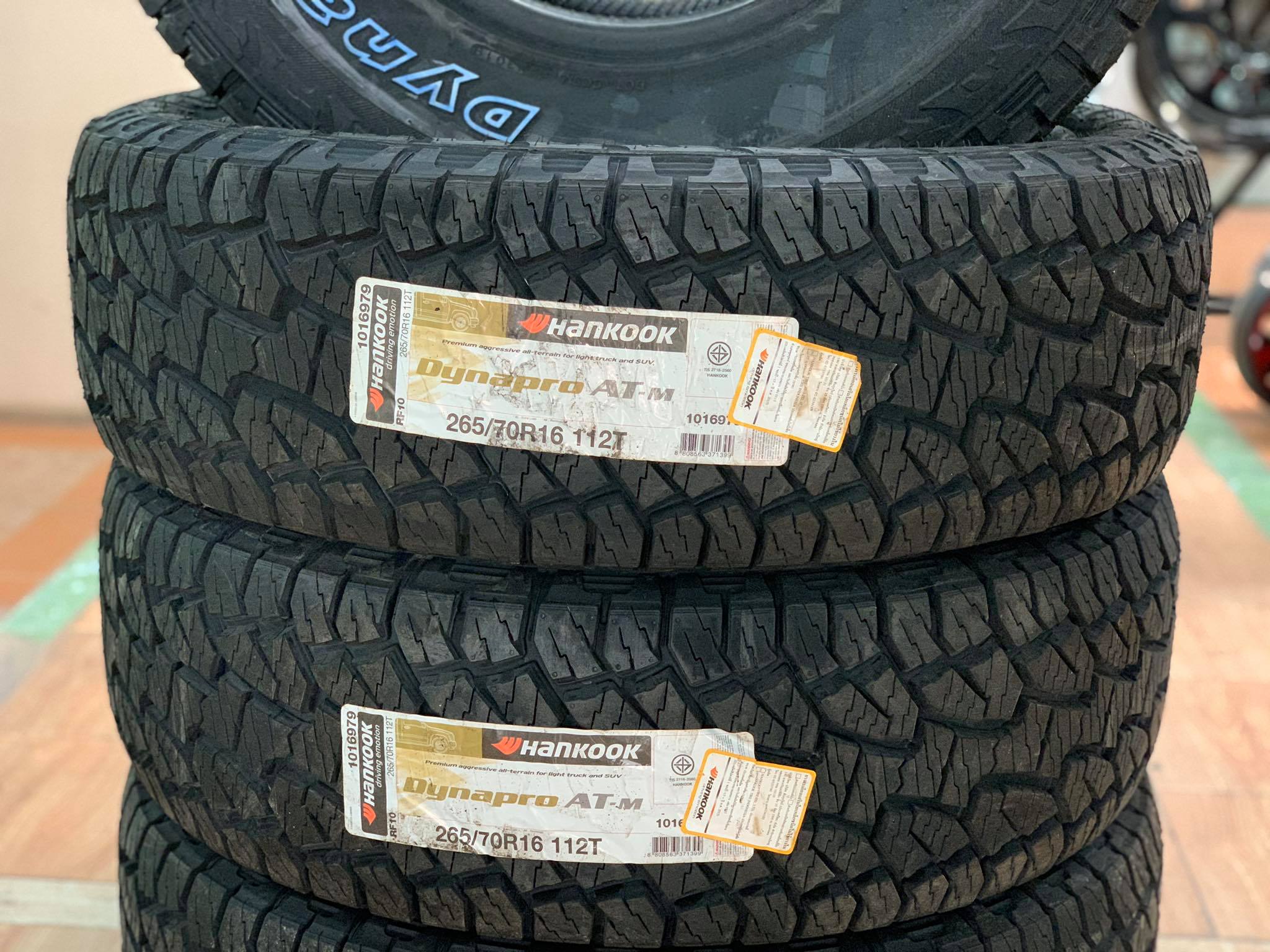 Hankook DynaproAT-M 265/70R16 ยางAll Terrain ตัวหนังสือสีขาว