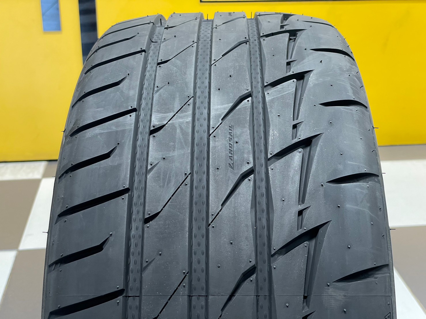 Lansail RS009 225/40R18 ยางใหม่ปี2023