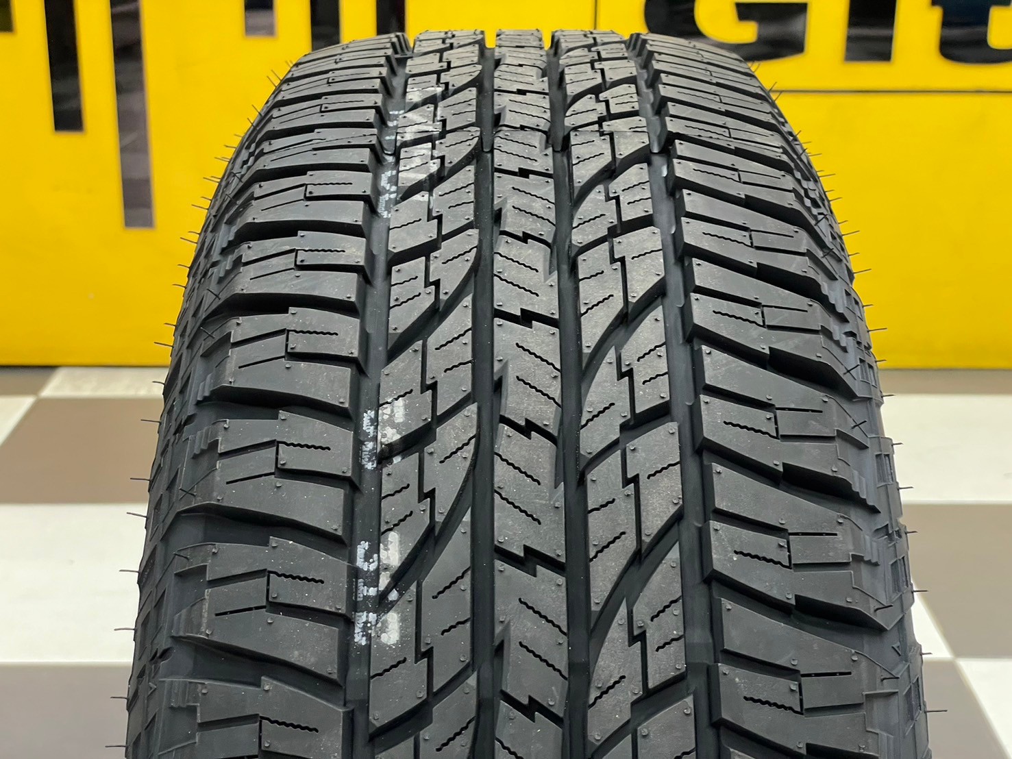 ยางใหม่ YOKOHAMA GEOLANDAR A/T G015 265/65R17 ยางใหม่ปี2024 ยางตัวหนังสือสีขาว