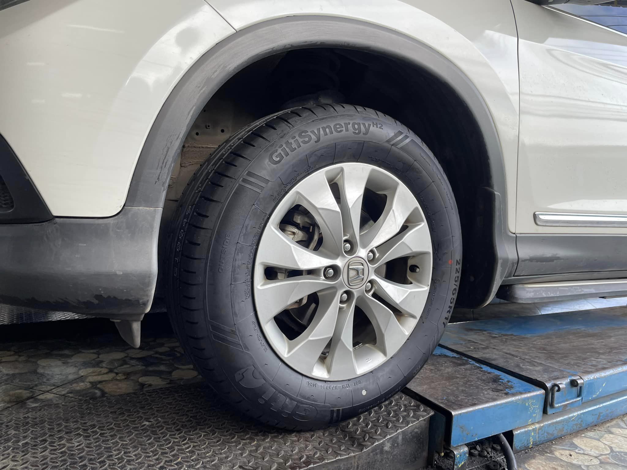 HONDA CRV เปลี่ยนยาง GITI SYNERGYH 2 225/65R17