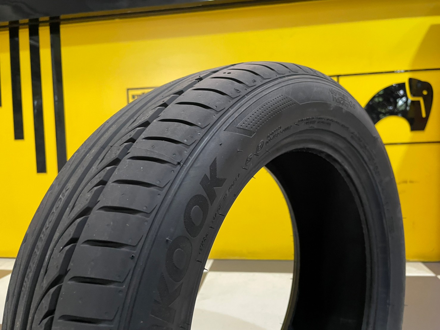 Hankook_Vantus V12 195/55R15 ยางลายซิ่ง ขวัญใจวัยรุ่น