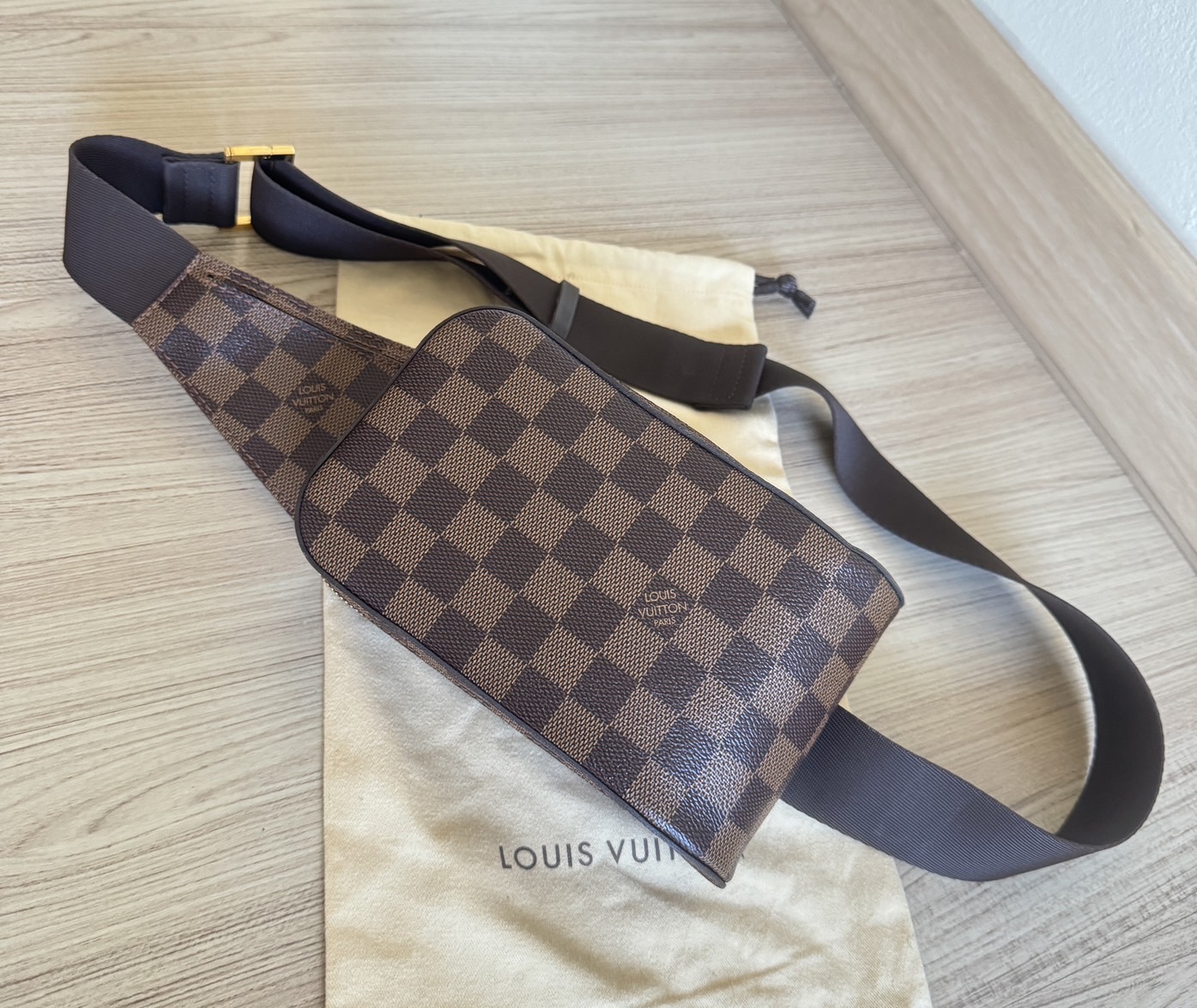กระเป๋าคาดอกlouis vuitton Geronimos ปี13 รุ่นใหม่สายยาว ซับน้ำตาล