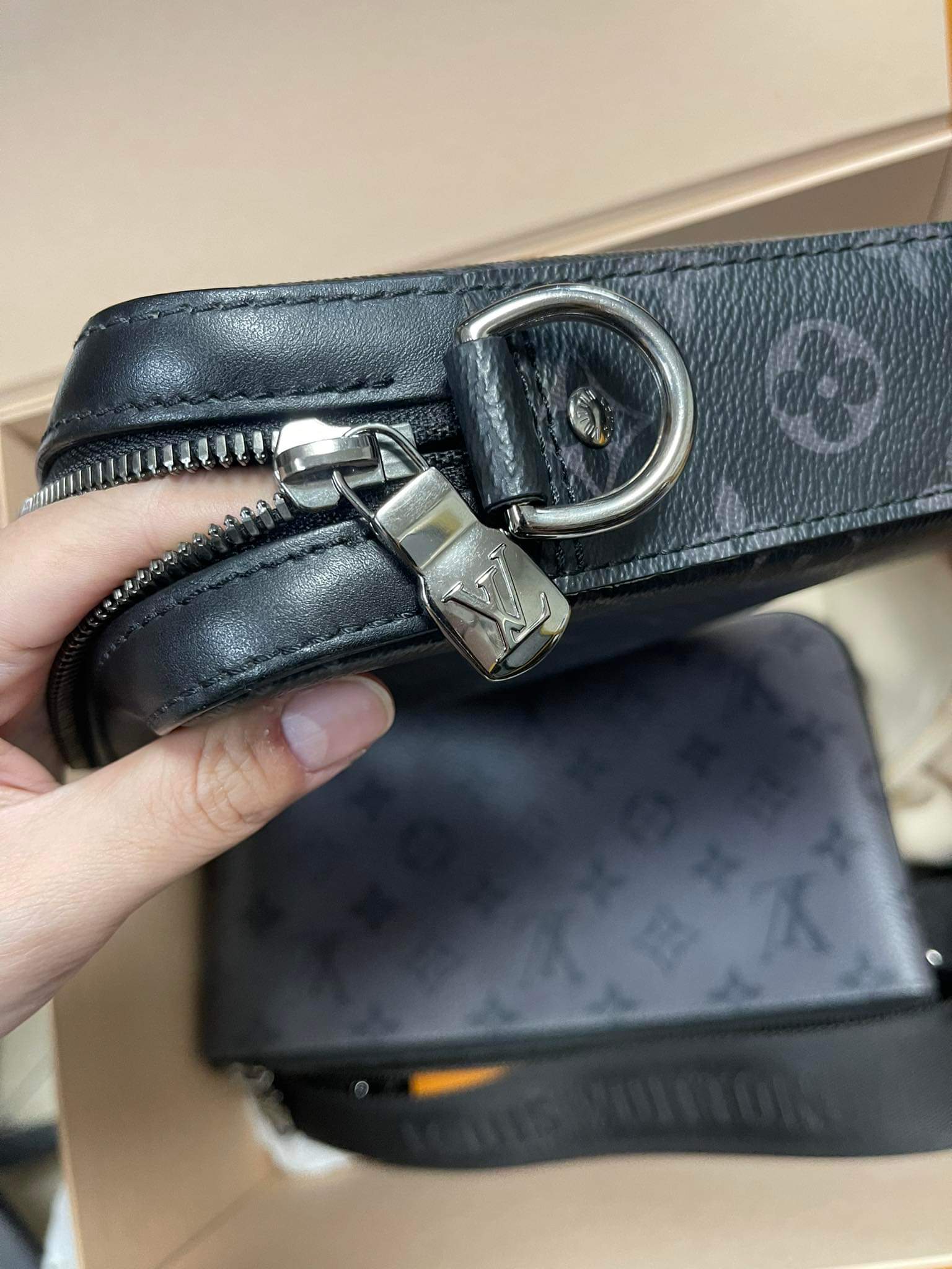 lv trio messenger bag มือสอง