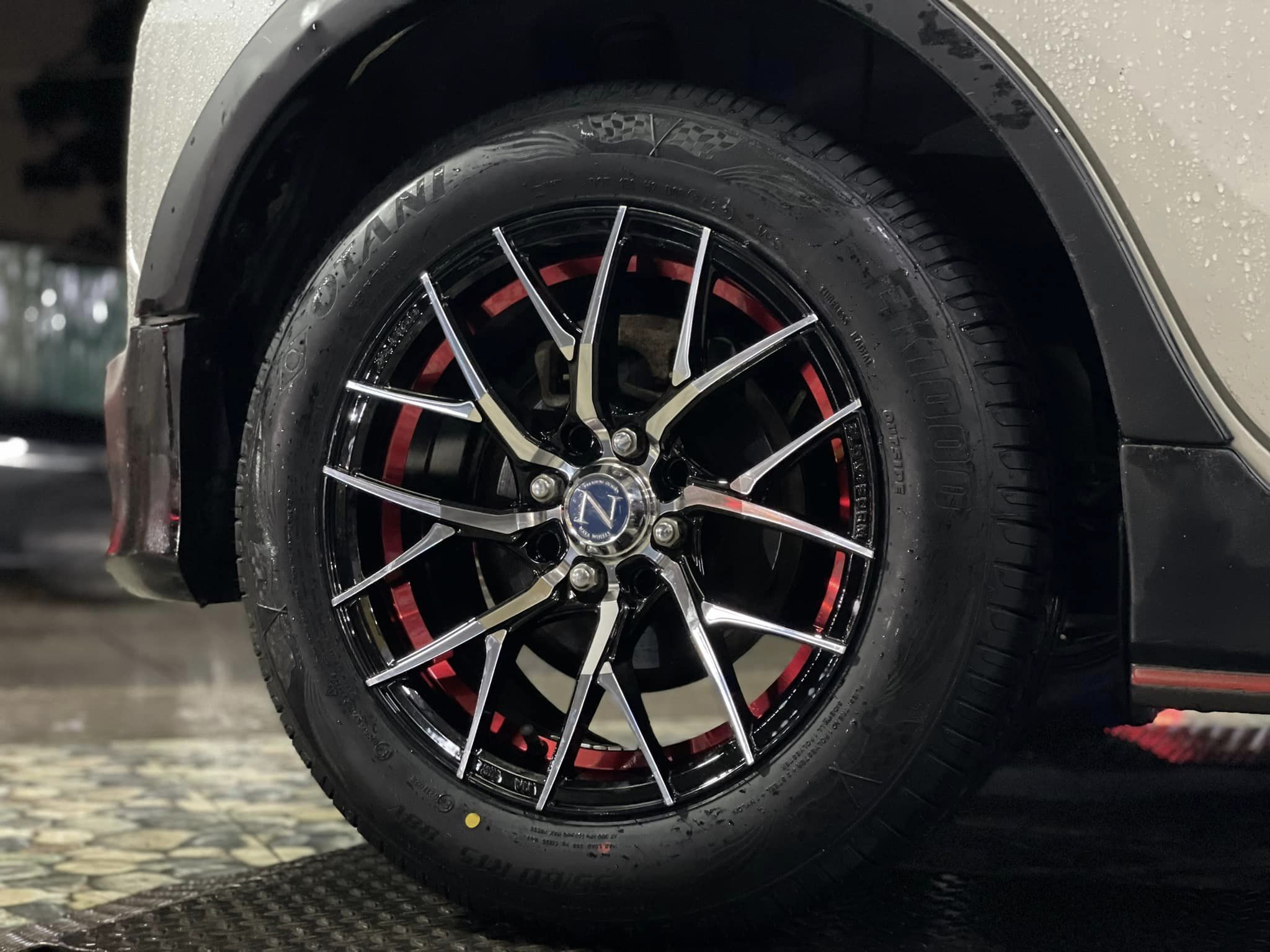 #Suzuki_Swift #จัดชุดล้อพร้อมยาง สวยหรู ราคาเบาๆ #ล้อแม็กซ์NAYA-F153 15x7 ET35 4x100 #อันเดอร์คัตแดง #OTANI_EK1000 195/60R15