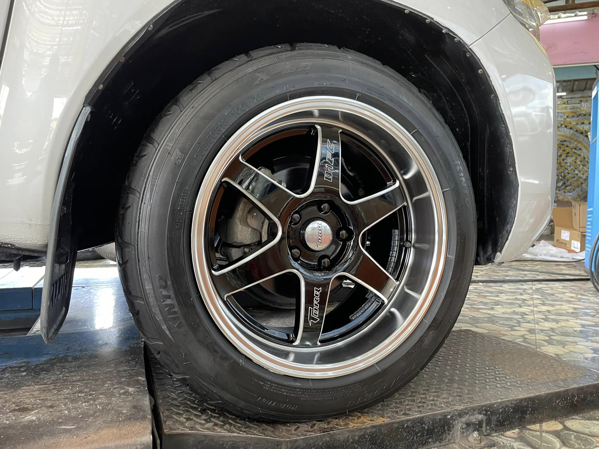 #TOYOTA_REVO #KINTO_X-68_255/50R18 #ล้อแม็กซ์TORQ D1FC 18X9.5 5X114.3 ET22 18X10.5 5X114.3 ET30 BKSL