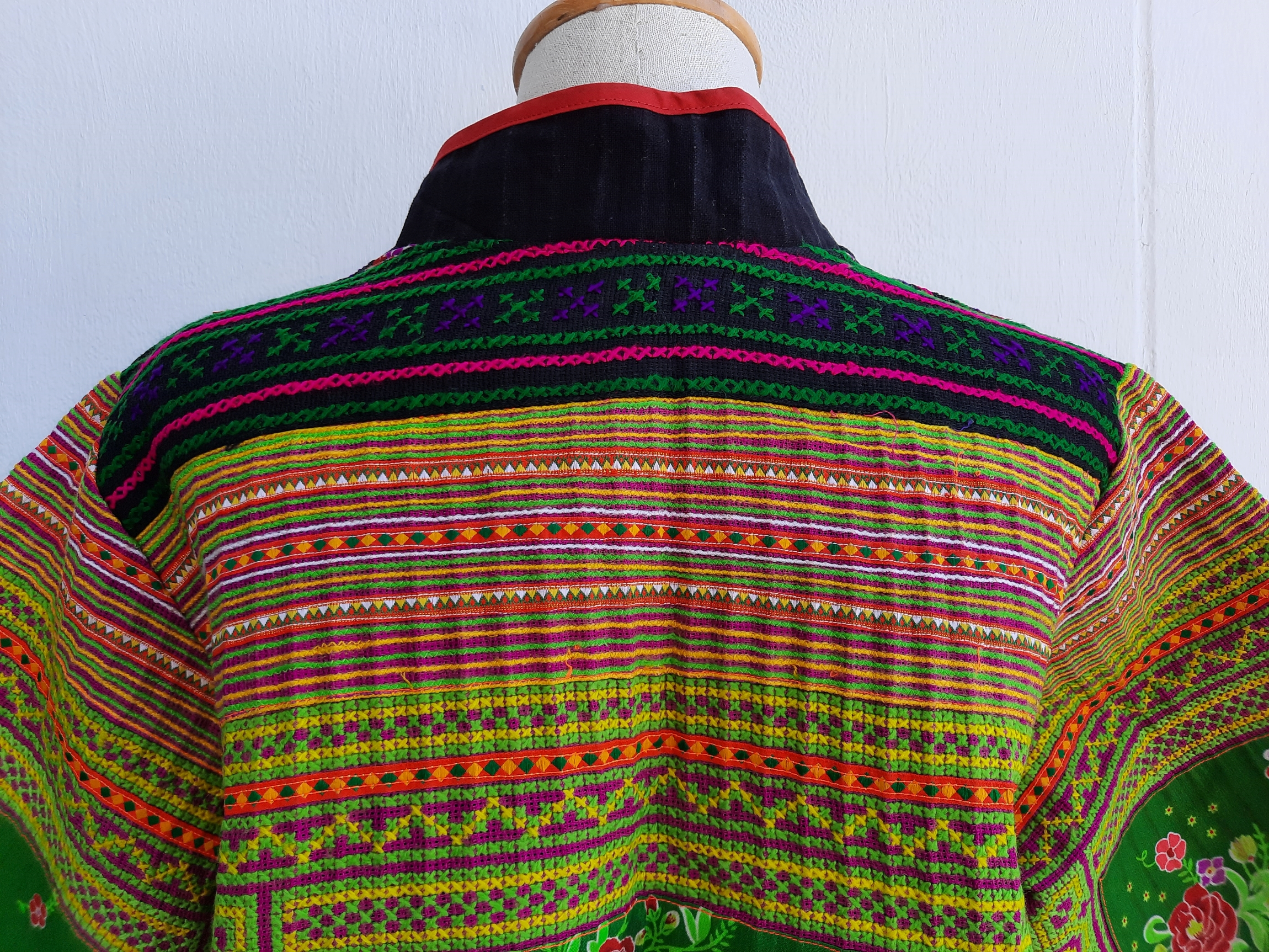 เสื้อเจ้านางผ้าปักมือ ลายสวย