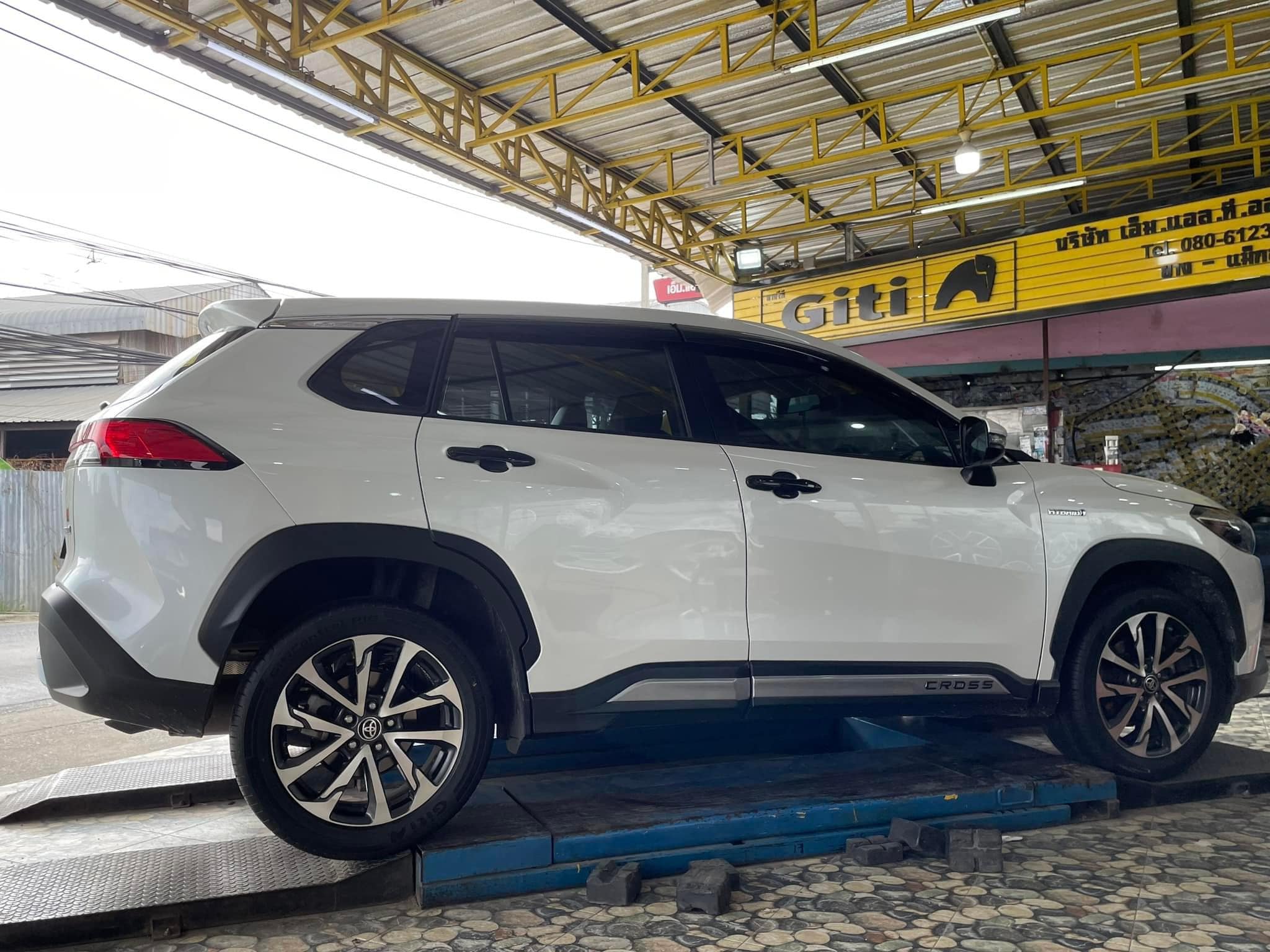 Toyota_Cross เปลี่ยนยาง Giti Control P10 235/50R18 ยางใหม่ปี2024