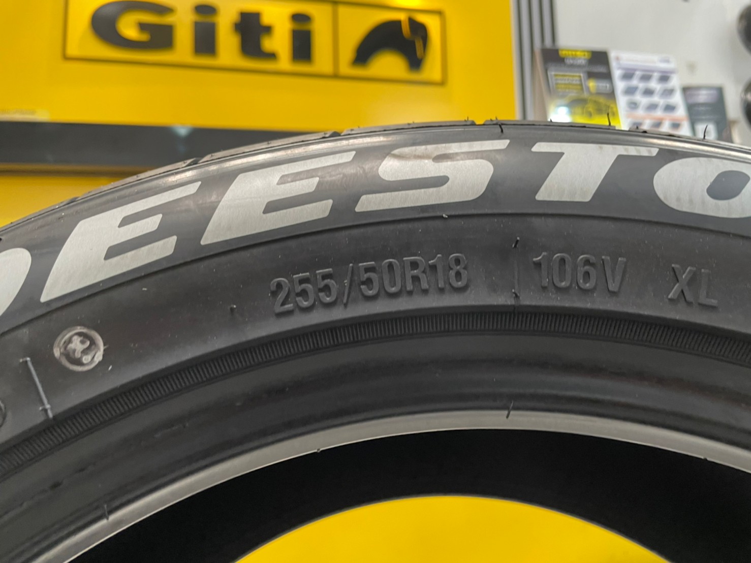 255/50R18 DEESTONE STORMZ RS ยางใหม่สปอร์ตลายซิ่ง ยางใหม่ล่าสุด แก้มขาว ยางสัญชาติไทย Made in Thailand ยางใหม่ปี2022