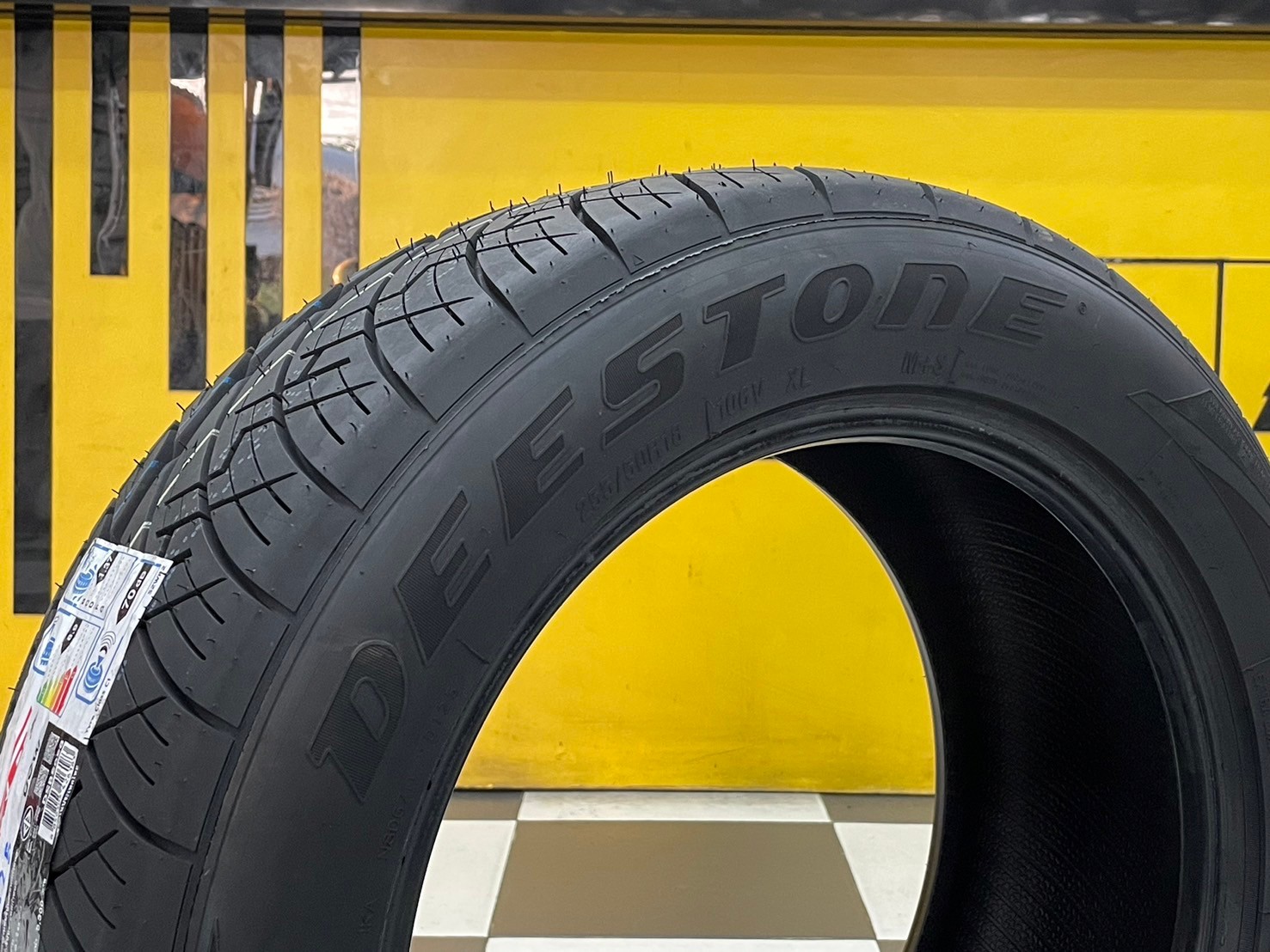 ยางใหม่ DEESTONE STROMZ RS 255/50R18 ยางใหม่ปี2025 ยางตัวหนังสือสีดำ