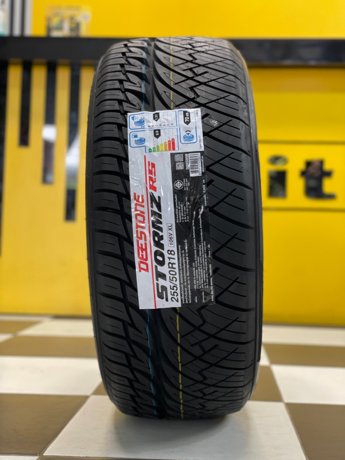 255/50R18 DEESTONE STORMZ RS ยางใหม่สปอร์ตลายซิ่ง ยางใหม่ล่าสุด แก้มขาว ยางสัญชาติไทย Made in Thailand ยางใหม่ปี2022
