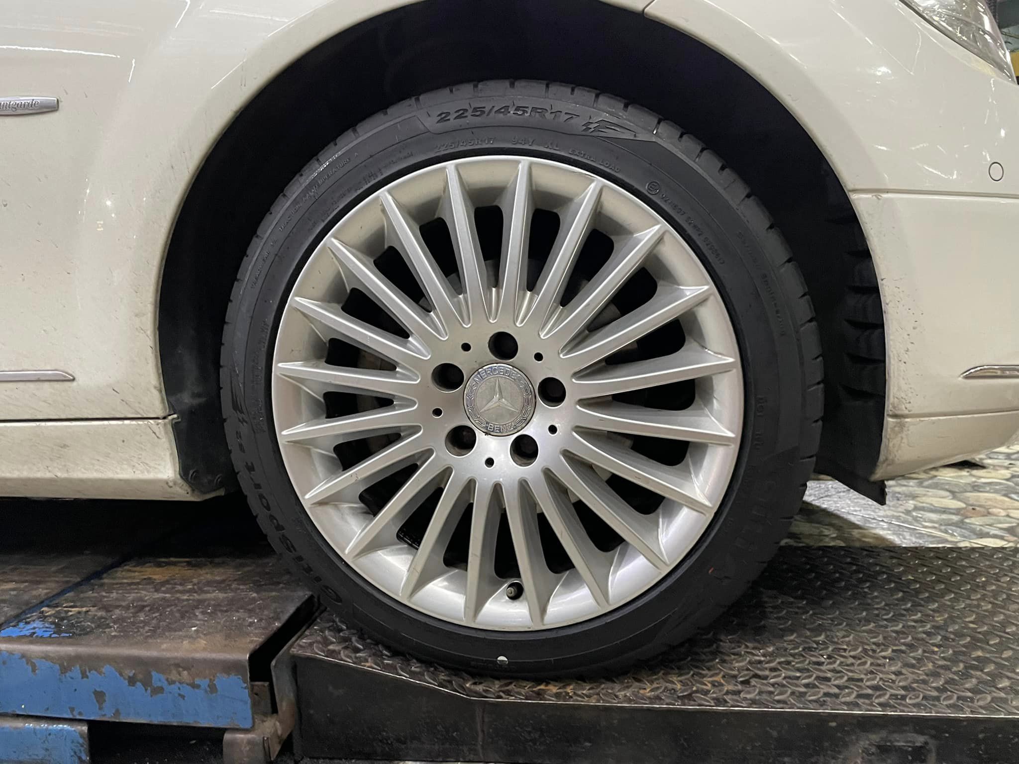 เปลี่ยนยาง🚗#BENZ_C200🚘 🛞#ยางจีที #ยางสปอร์ตสมรรถนะการขับขี่สูง 🛞 🛞#Giti_SportS2 225/45R17🛞