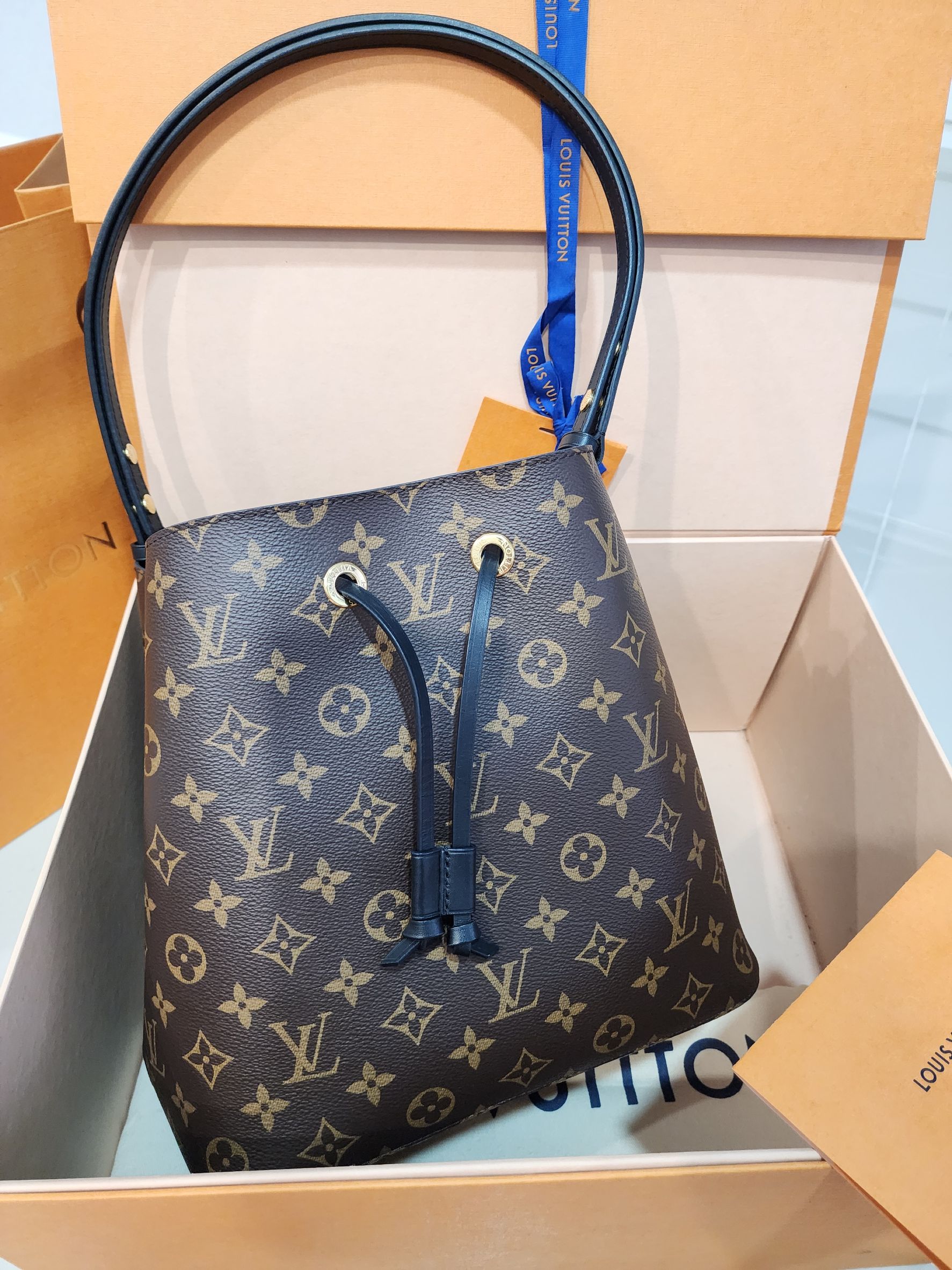 Lv neonoe microchip มือสอง