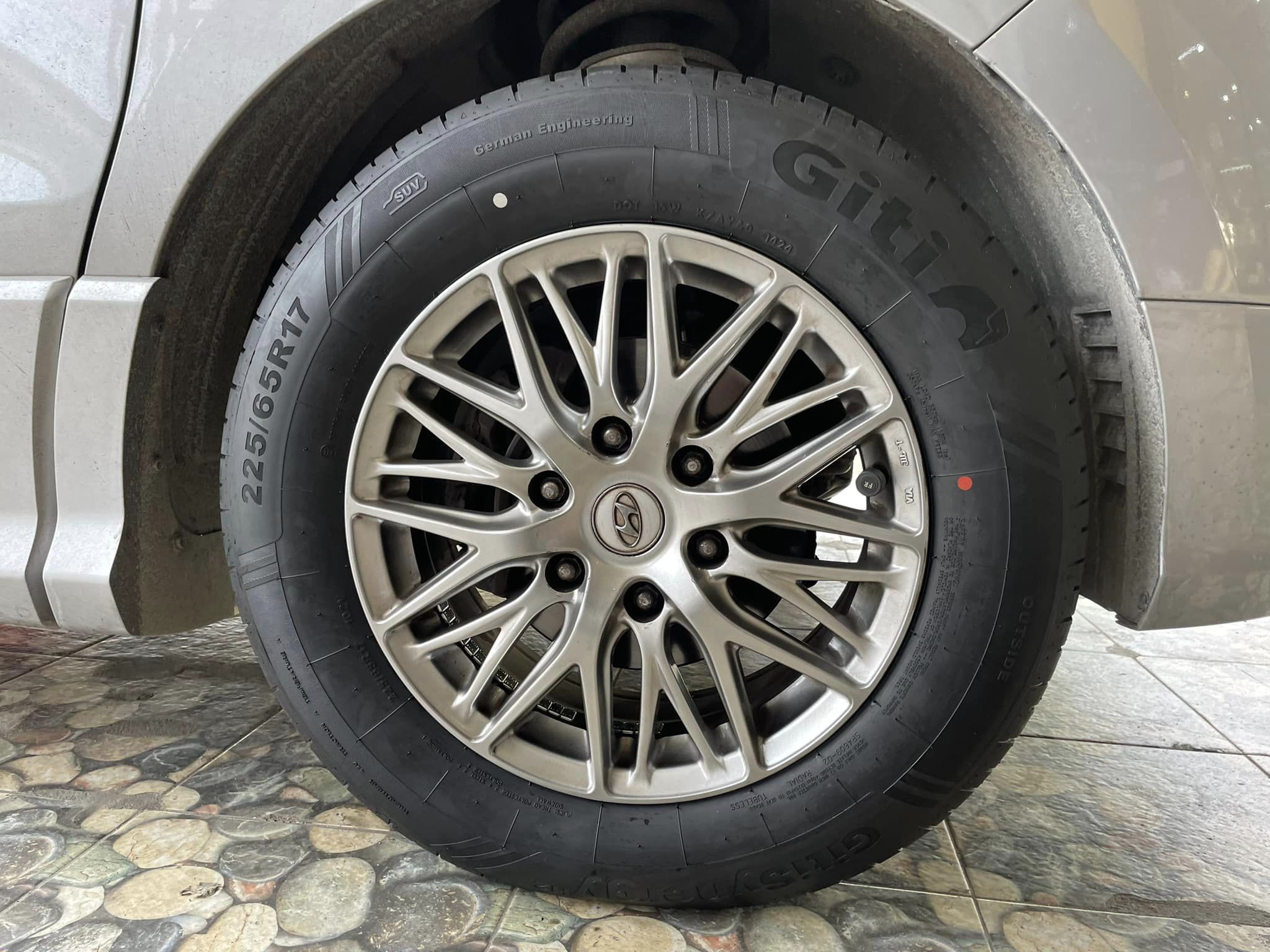 #HYUNDAI_H1 #GITI_SYNERGY_H2 225/65R17