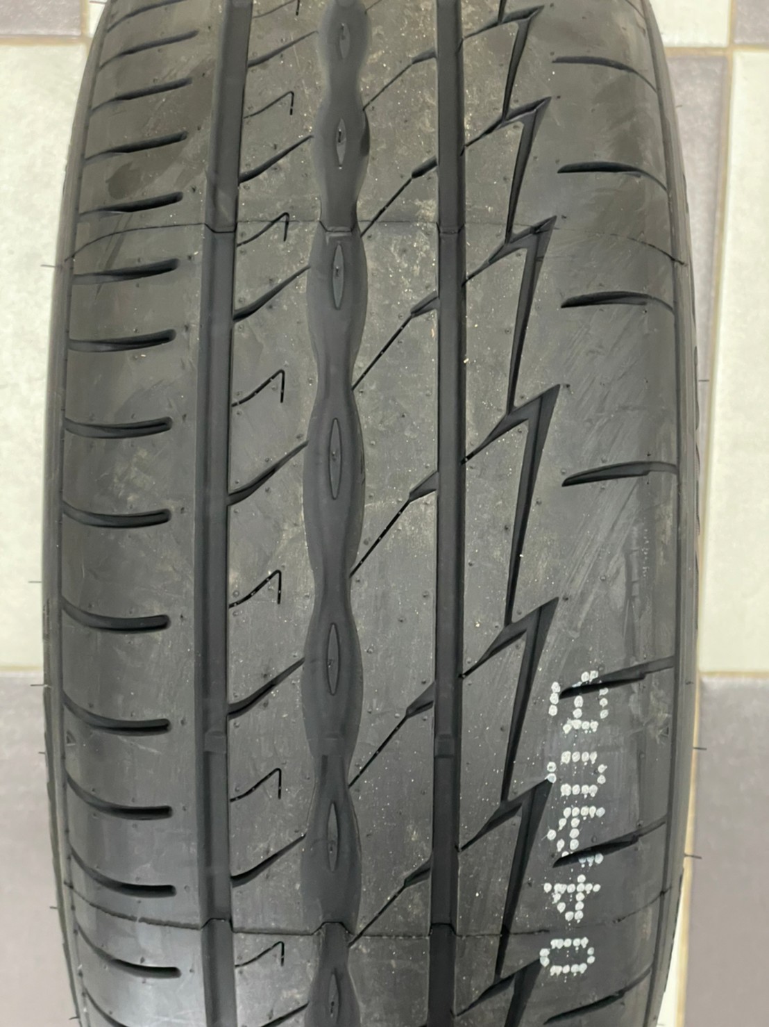 #ยางคินโต๊ะ #KINTO FORZA 001 Treadwear 280 195/50R16 ยางใหม่ปี2022 2เส้น ยางปี2023 2เส้น ลดราคาพิเศษ เพียงชุดละ5600บาท (สินค้ามีจำนวนจำกัด)