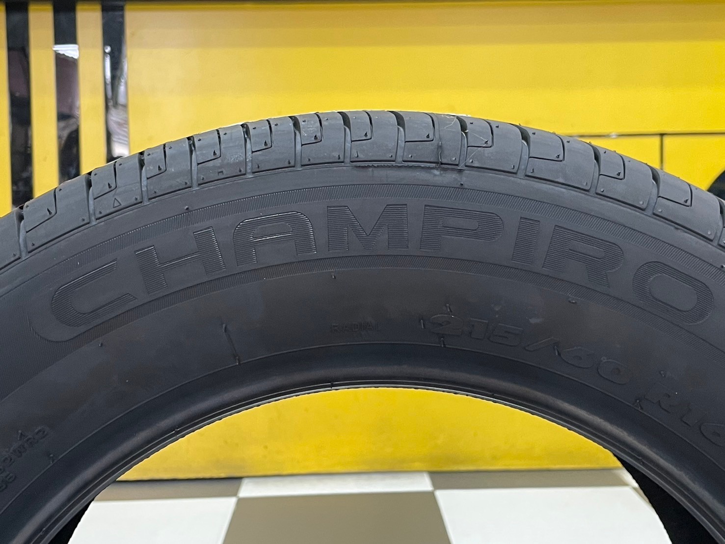GT RADAIL CHAMPIRO ECOTEC 215/60R16 ยางใหม่ปี2024