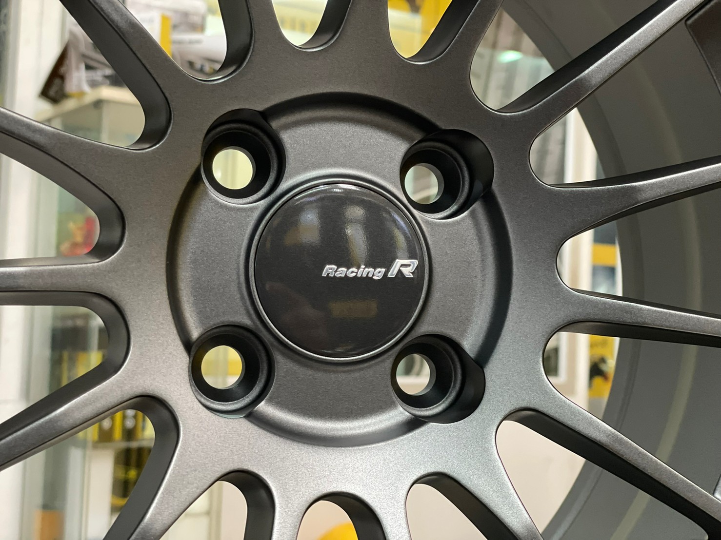 ล้อแม็กซ์ใหม่ขอบ15 RS05RR สีเทากัน กว้าง7ออฟ35 4รู100 SSW