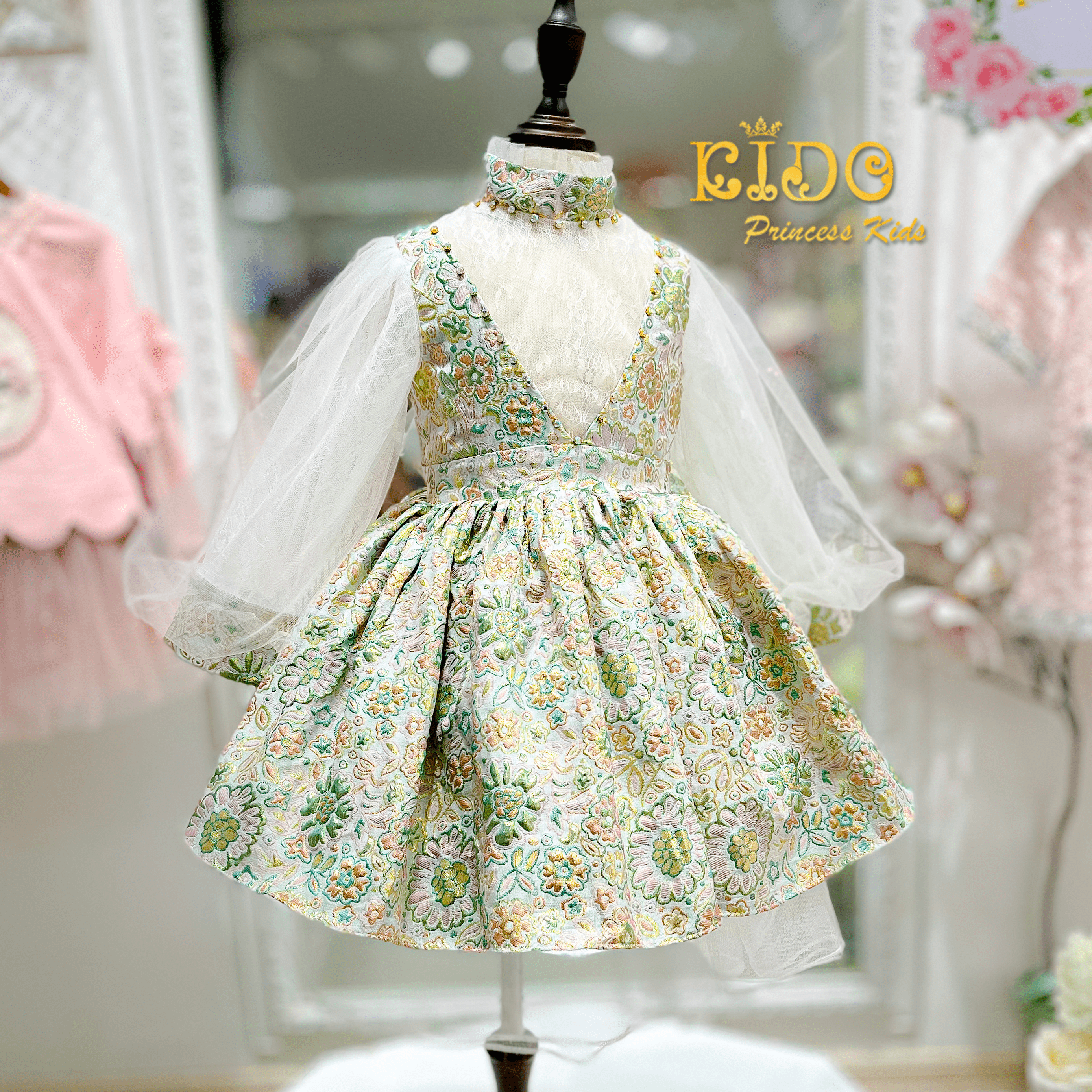 ชุดเจ้าหญิง(หน้าร้านอยู่รัชดา ลองได้ถ่ายรูปจากชุดจริง)W18331สีเขียวทอง แขนยาวซีทรู สวยหวานงานหรู กระโปรงสั้น