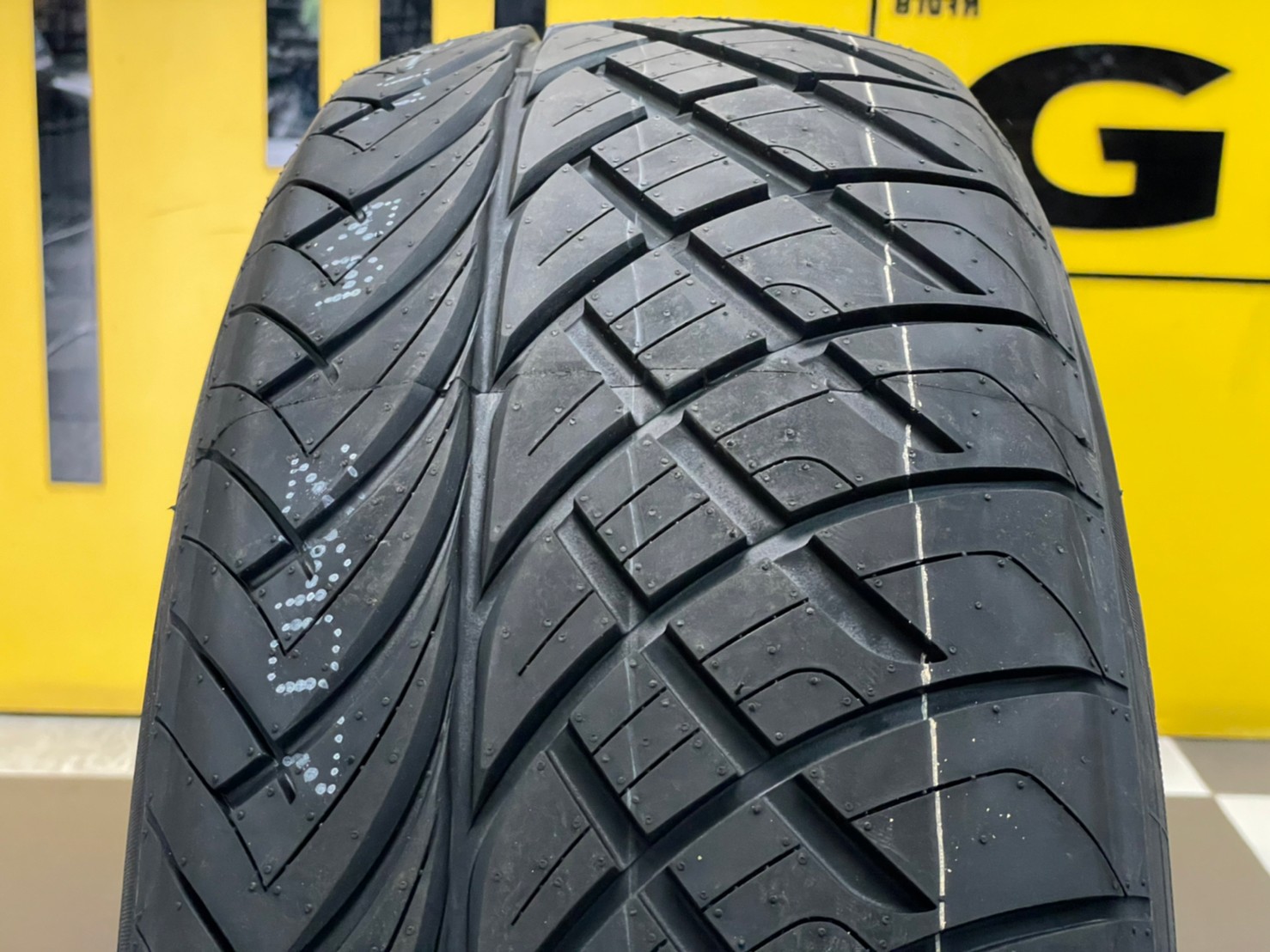 KINTO V36 255/50R18 ยางใหม่ปี2023 (2เส้น )
