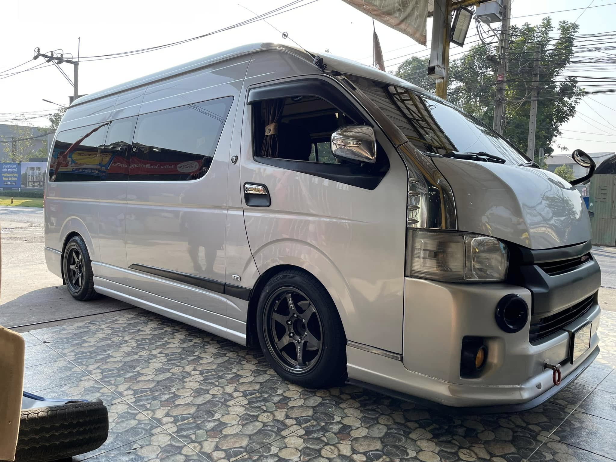 🚘 #TOYOTA_COMMUTER #OTANI #KC2000 215/55R17