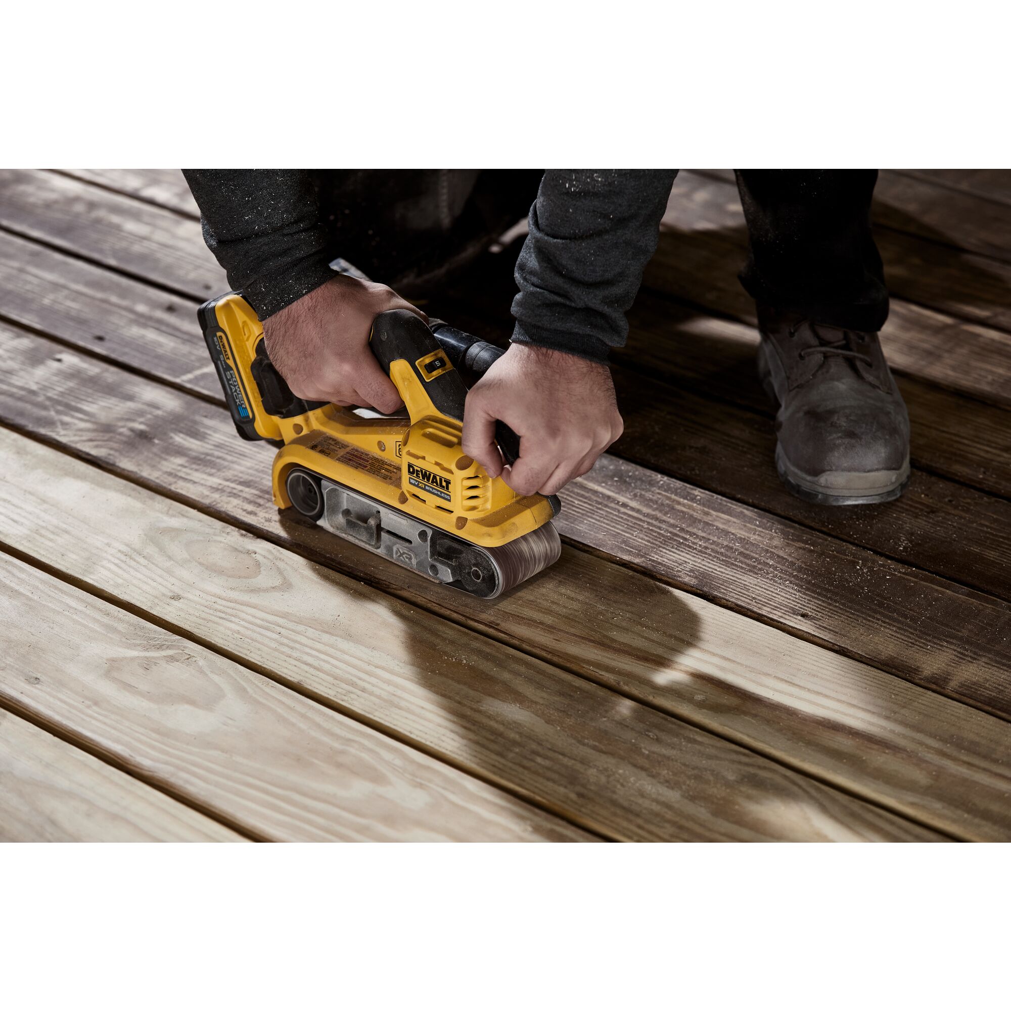 เครื่องขัดกระดาษทรายสายพานไร้สาย 18V(20V Max) 3 x 21นิ้ว No.DCW220N-XJ DEWALT (เครื่องเปล่า)