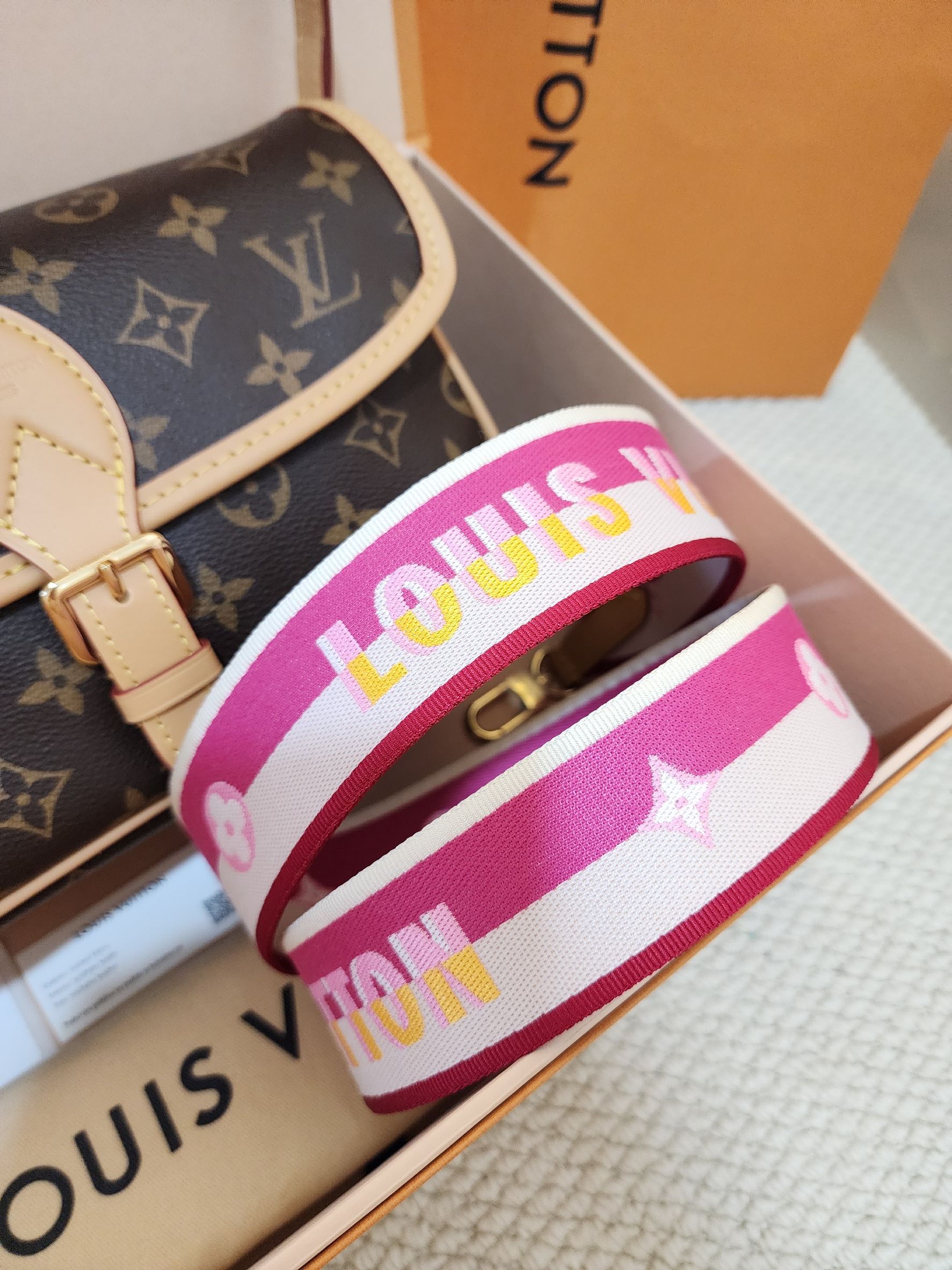 Lv diane mono microchip ปี25