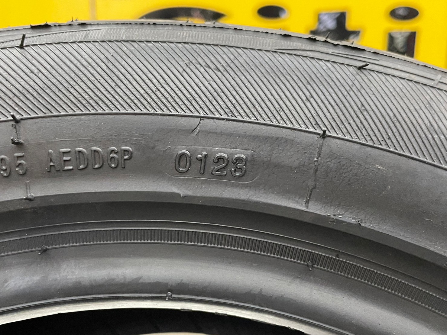 ยางสปอร์ตลายซิ่ง ยางKINTO V-36 ขนาด225/50R15 ยางใหม่ปี2023