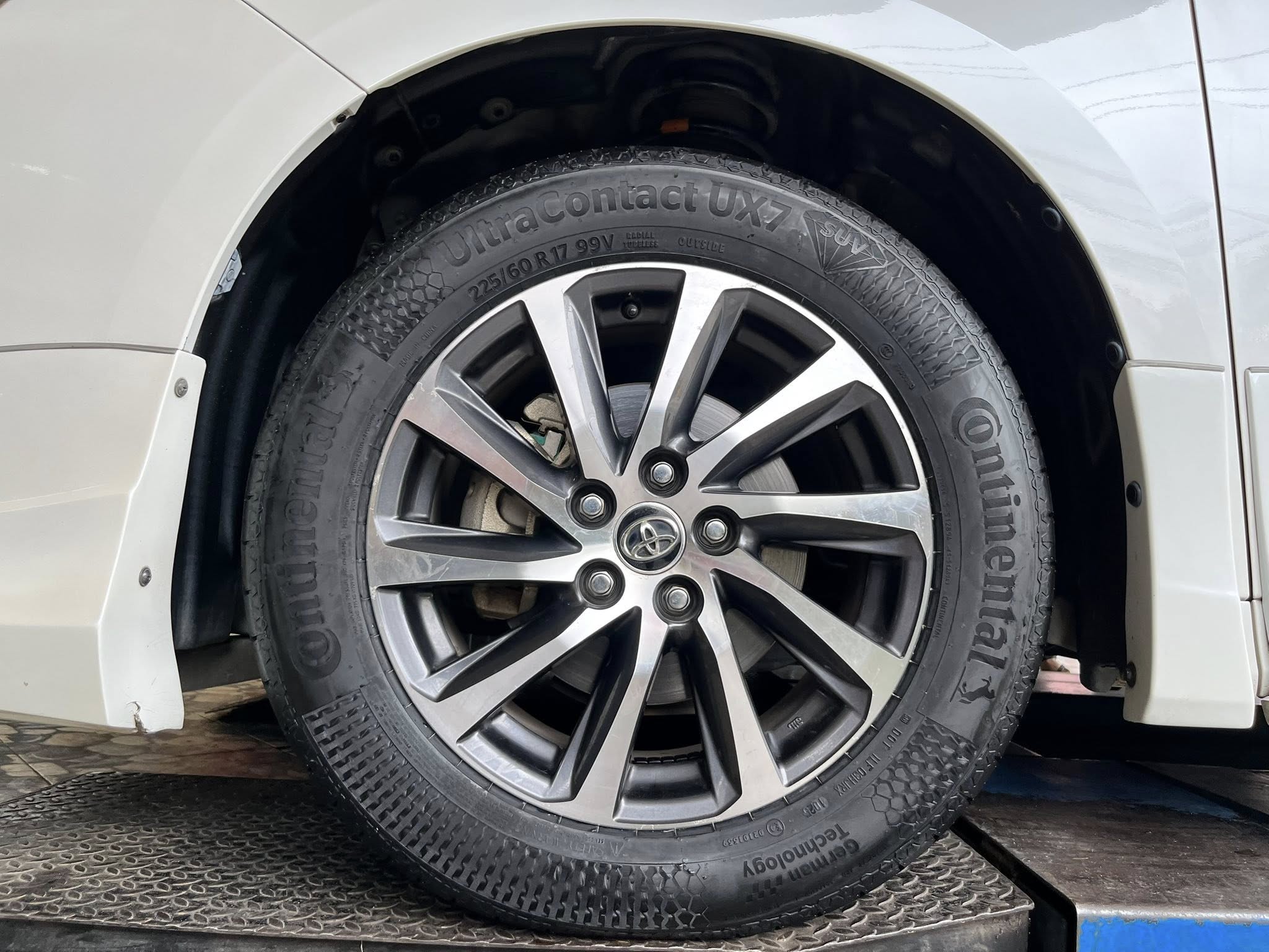 TOYOTA #ALPHARD🚘เปลี่ยนยาง 🛞🐘#CONTINENTAL #ULTRACONTACT #UX7 225/60R17