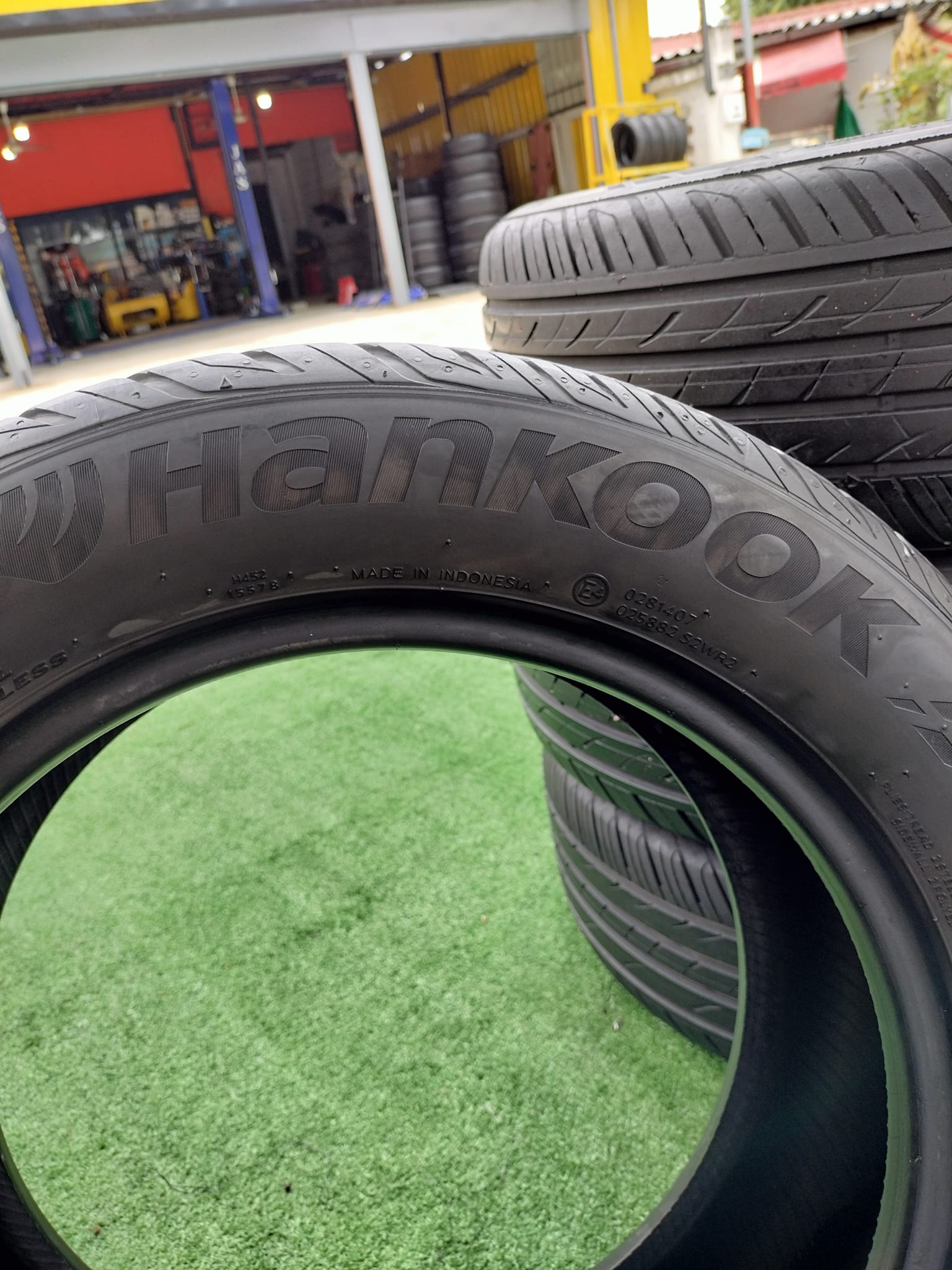 ยางมือ2 สภาพดี ขอบ16"ยี่ห้อ HANKOOK S1 215/55R16