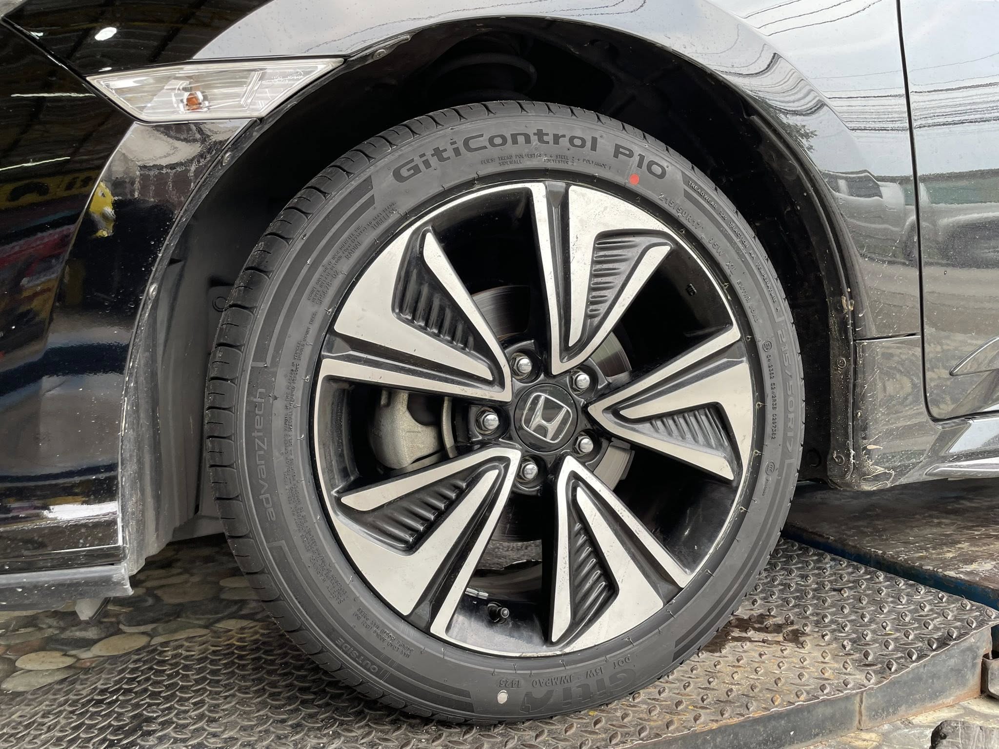 HONDA_CIVIC 🚘🛞🐘#GITI_ControlP10_215/50R17