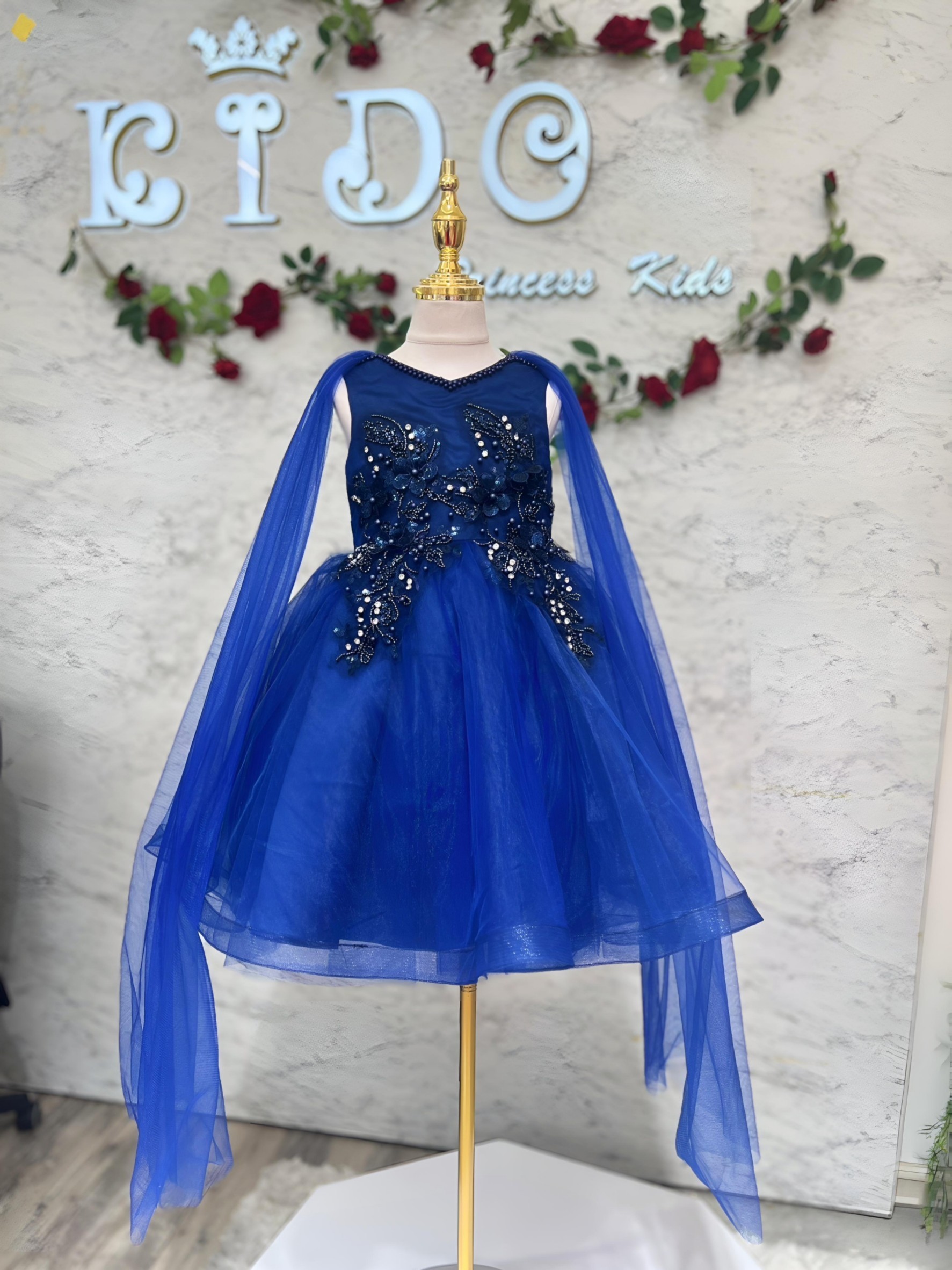 ชุดราตรีเด็ก(หน้าร้านอยู่รัชดา ลองได้ถ่ายรูปจากชุดจริง)B273 สีน้ำเงิน กระโปรงสั้น ประดับมุก ผ้าสไบคู่ สวยหวาน