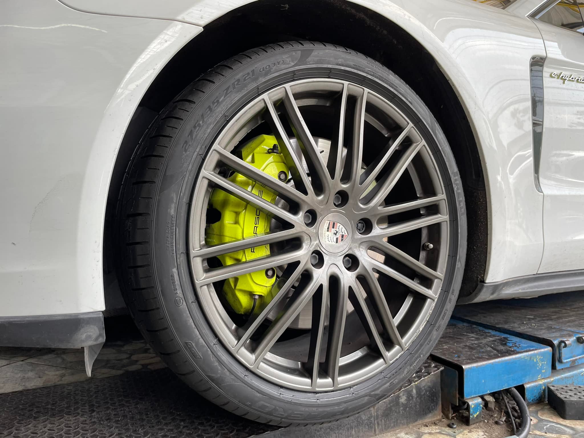 PORSCHE_PANAMERA4 เปลี่ยนยาง PIRELLI P-ZERO (PZ4)275-35R21 PIRELLI P-ZERO (PZ4)315/30R21