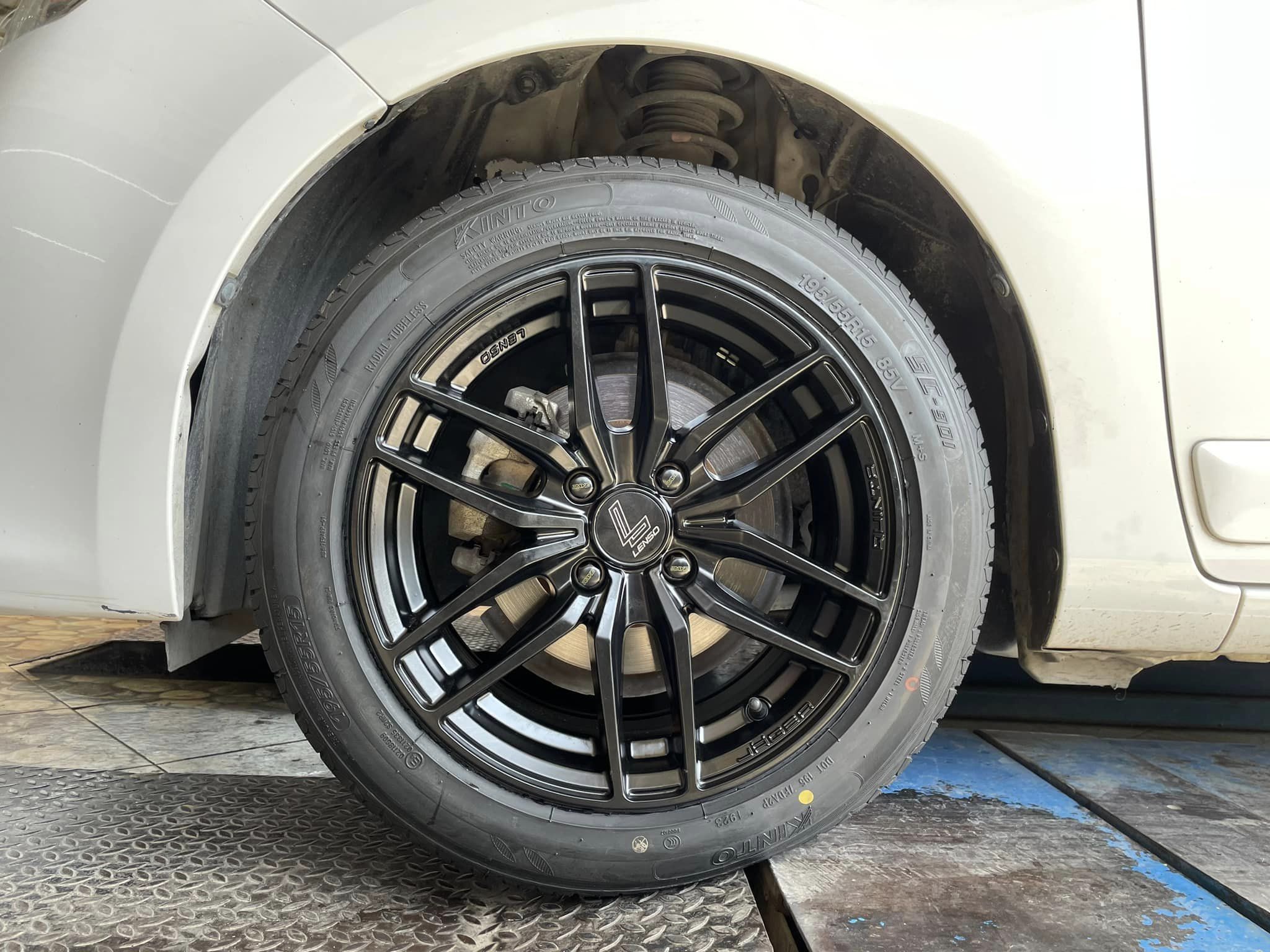 TOYOTA_YARIS🔥❤️❤️ 🛞 #LENSO_JAGER-QUINTA 🛞15x7 นิ้ว PCD 4x100 OFFSET 35 สีดำมิลลิ่งเงิน 🛞 #KINTO_SC901 195/55R15