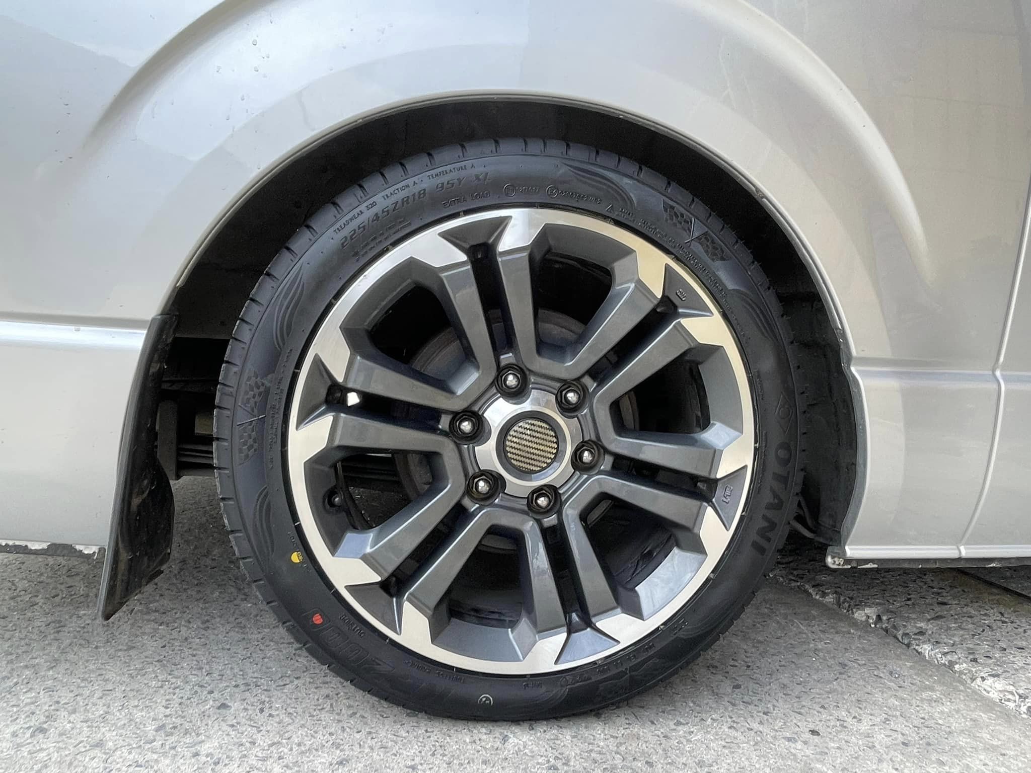 🚘 #TOYOTA_COMMUTER เปลี่ยนยาง #OTANI #KC2000 225/45R18🔥 🔥🔥 #บริการตั้งศูนย์✔️