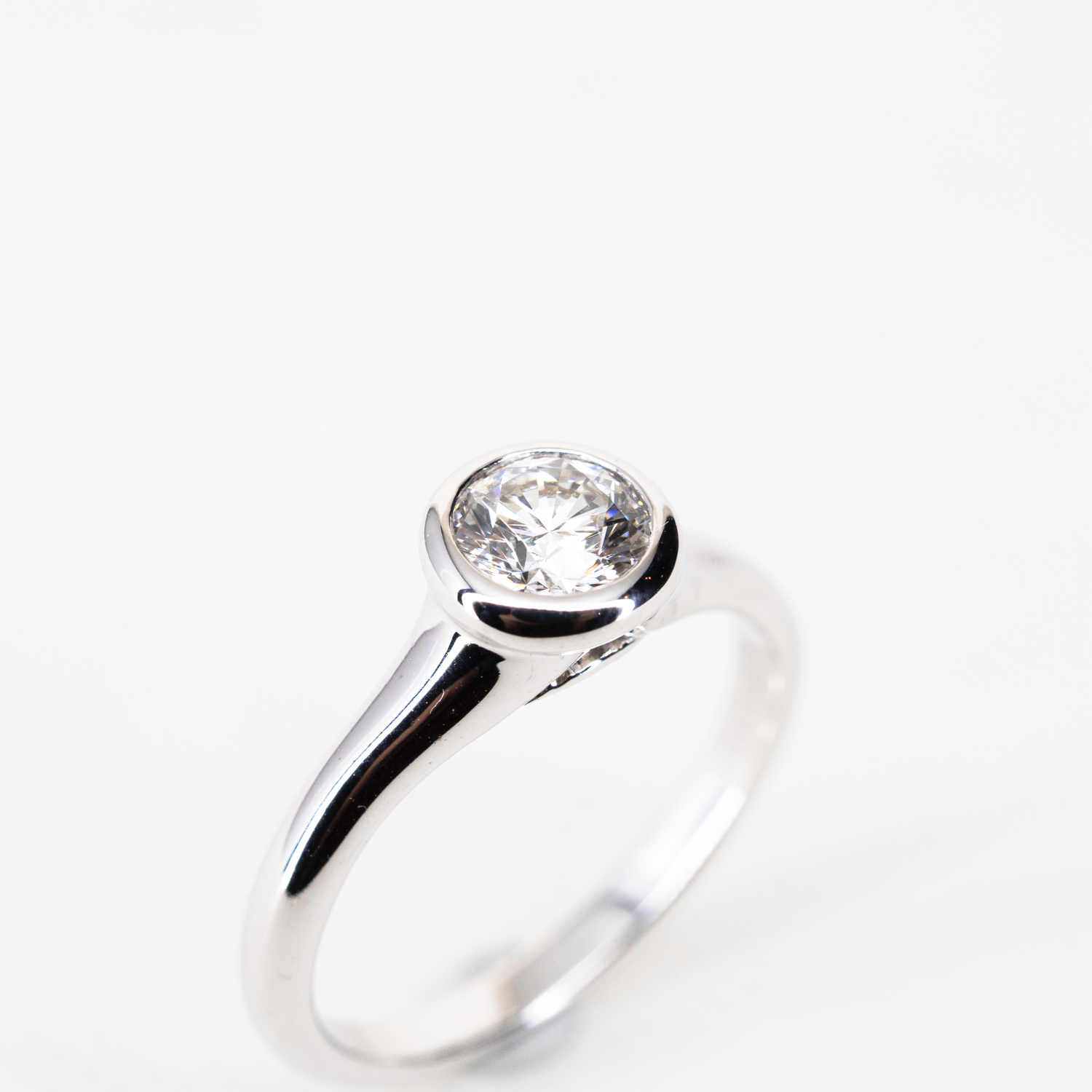 แหวน Bvlgari Solitaire Ring 18K White Gold with 0.50carat F VVS2 Diamond ไซส์50#+กล่อง+การ์ด (Used)