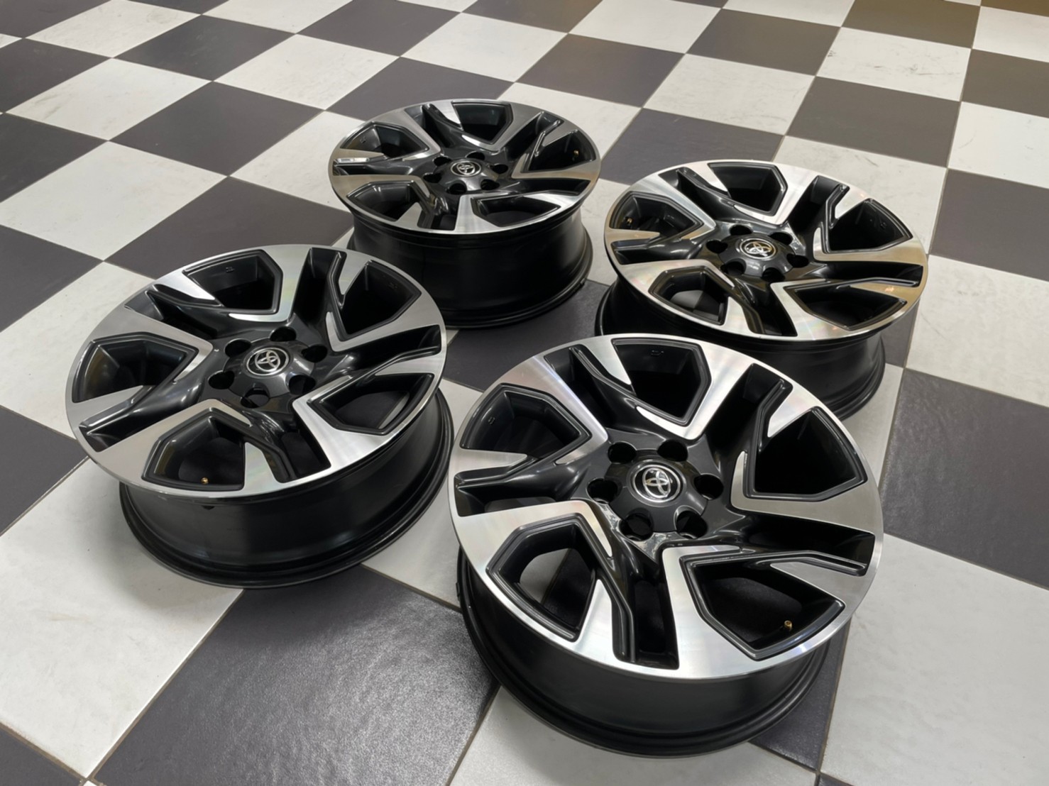 ล้อแม็กซ์ขอบ20 Toyota Fortuner Legender 6รู139 รุ่นใหม่ล่าสุด สภาพใหม่สวย