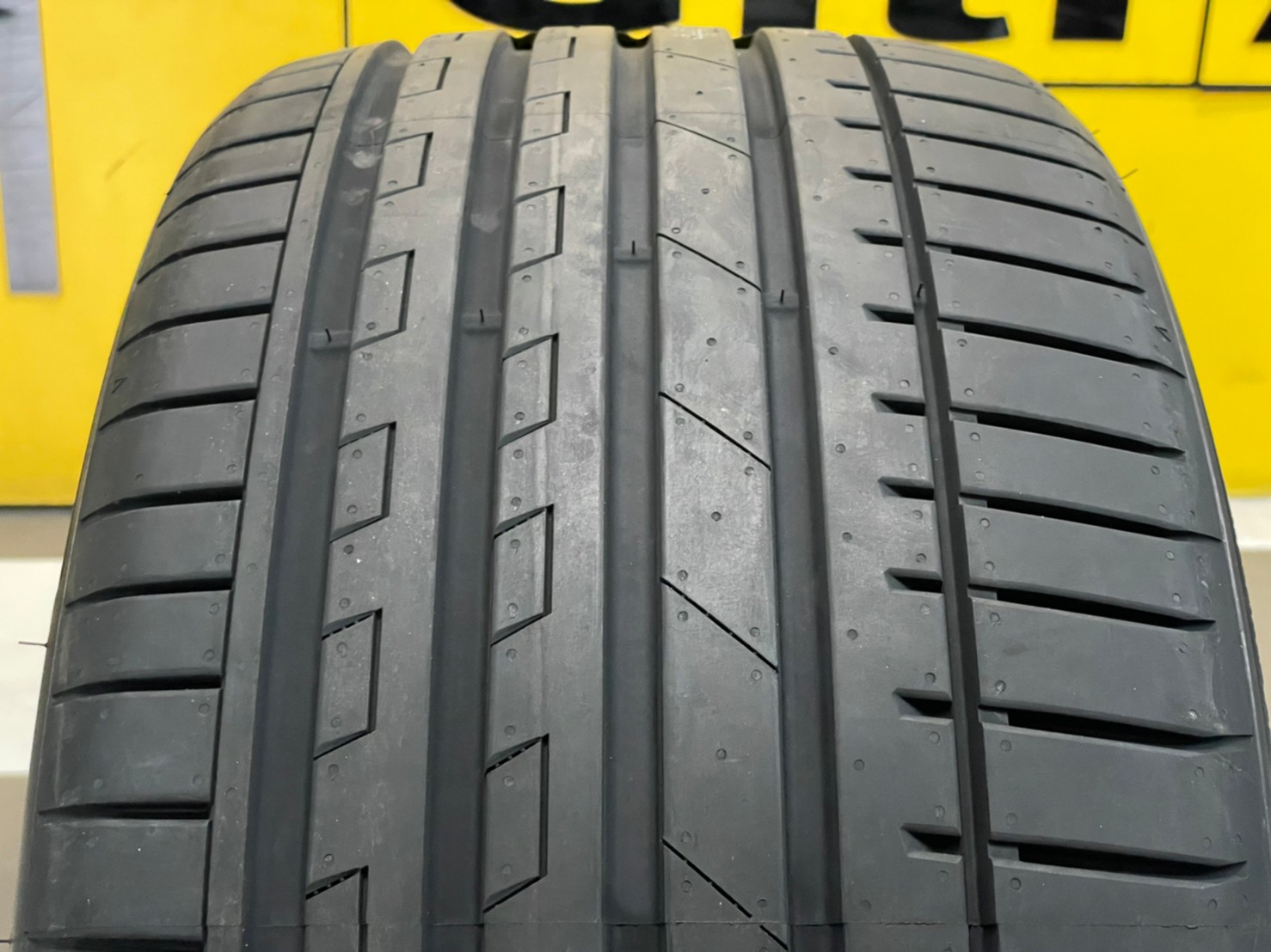 GITI SportS2 295/35R21 ยางใหม่ปี2022 ราคาโปรโมชั่นพิเศษ พร้อมติดตั้งฟรี