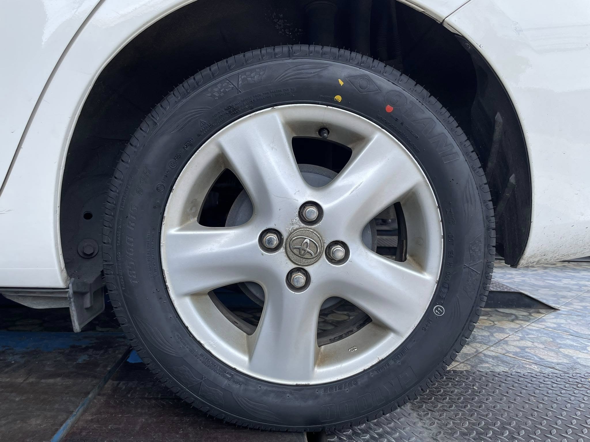 #TOYOTA_YARIS 🚘เปลี่ยนยาง🛞🐘#OTANI_EK1000_185/60R15