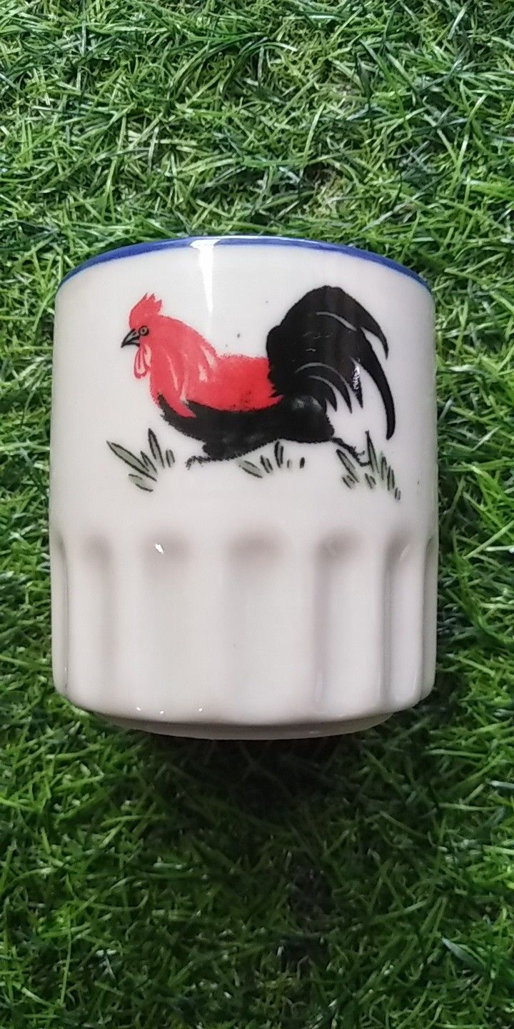 แก้วชาตราไก่ ขอบน้ำเงิน 2.25 นิ้ว สูง 2.5 นิ้ว